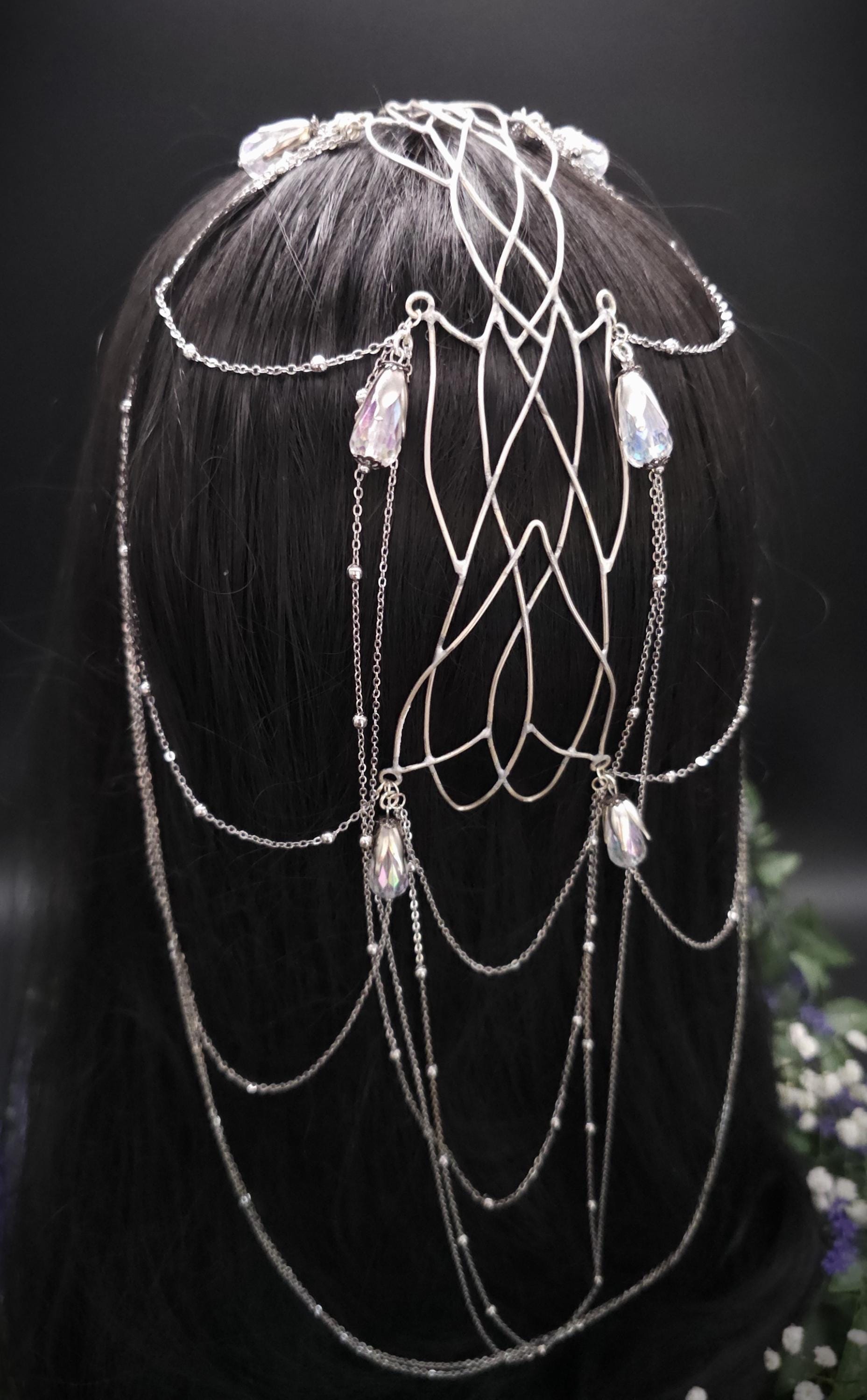 Versilbertes Headpiece - Mittelscheitel Diadem - Fantasy Tiara - Krone mit Ketten und Perlen - Hochzeit, Cosplay & LARP