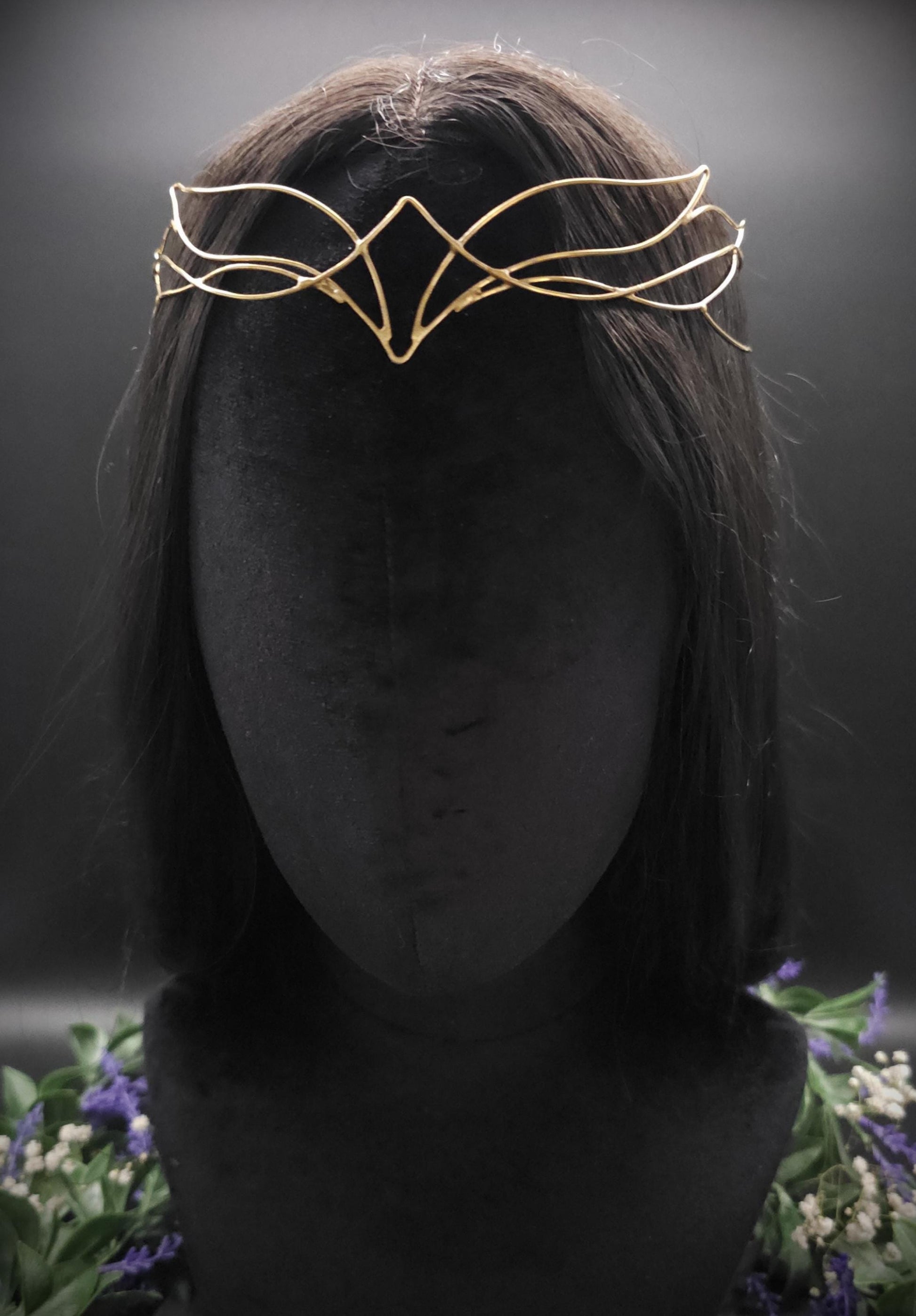 Messing Diadem "Nyaame" ~ Draht Tiara im Schwingen Design ~ Größenverstellbar ~ Accessoire für LARP, Cosplay und Hochzeiten