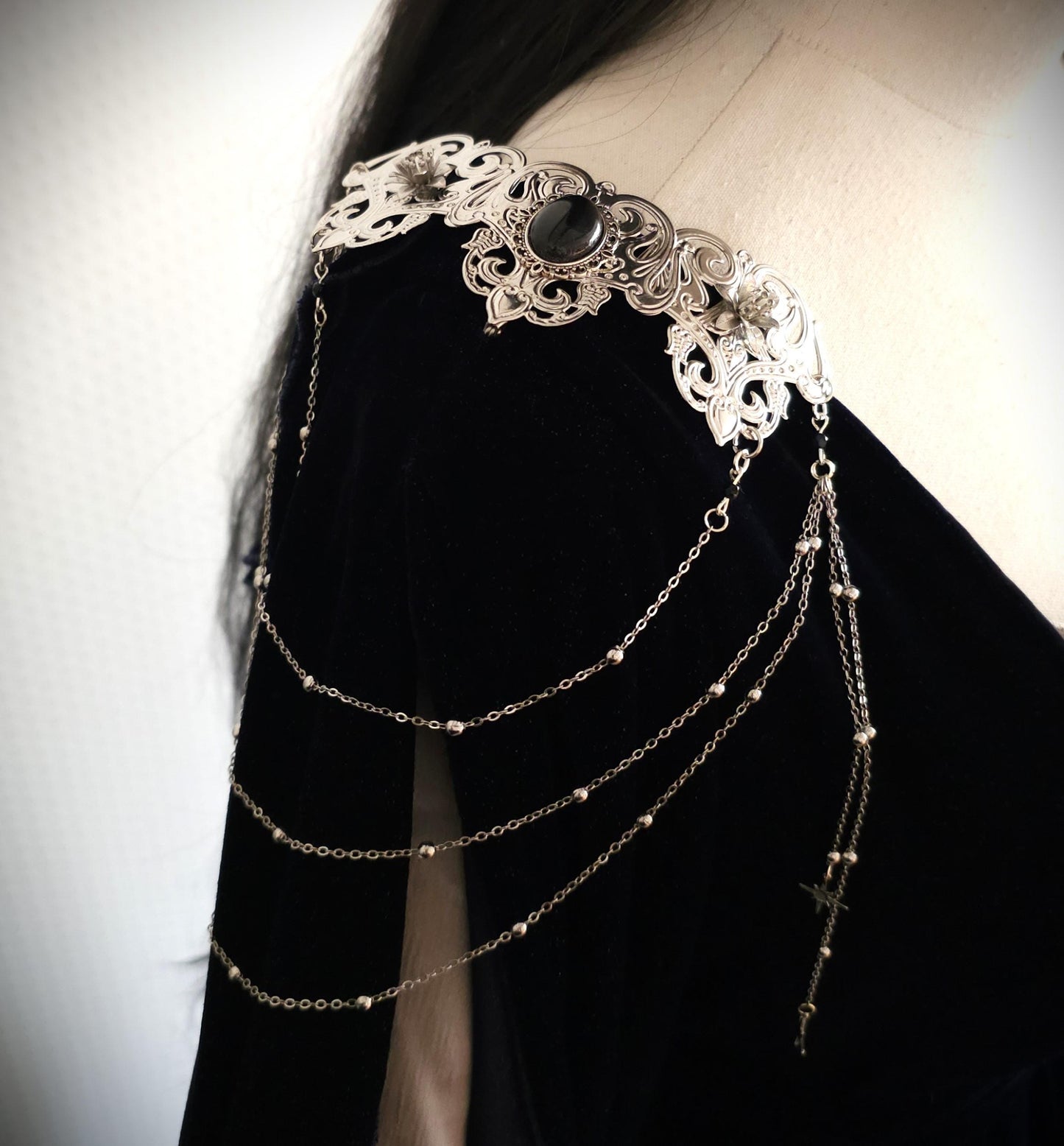 Schulterbroschen-Paar mit filigranen Sternen ~ Kostüm-Accessoire, Elben & Elfen Schmuck ~ Fantasy, Cosplay, Mittelalter ~ Braut und Hochzeit