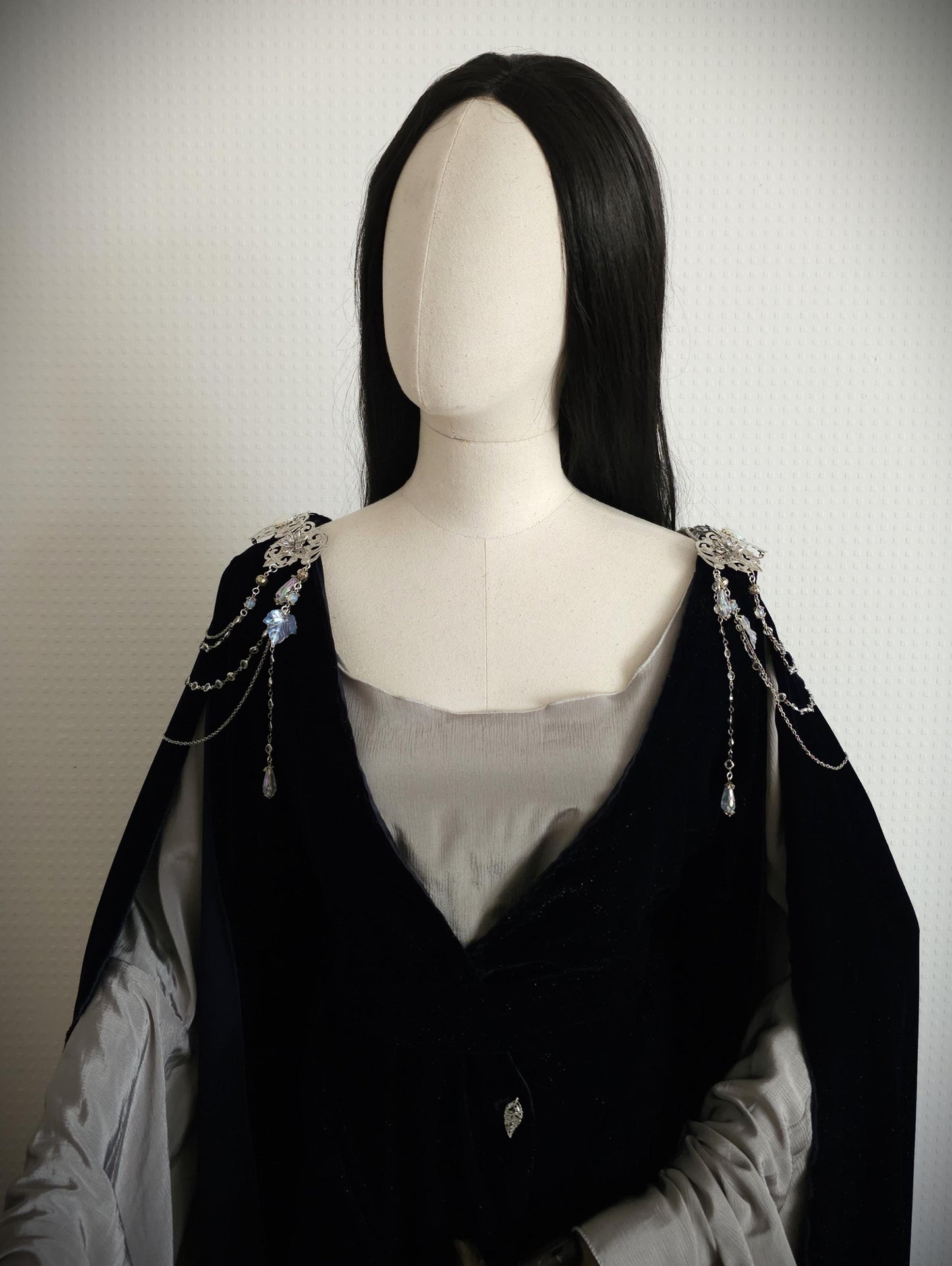 Schulterbroschen "Feryé" ~ Kostüm Accessoire ~Pin Brosche Schalnadel ~ Hochzeits-Schmuck