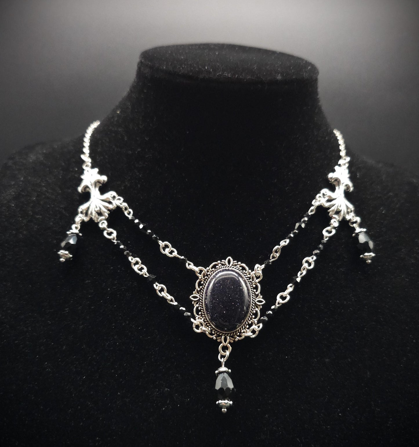 Collier ~ Viktorianische Halskette ~ Blaufluss Gothic Witchy Jewelry ~ facettierte schwarze Perlen ~ Edelstahl Rhodium ~ Größenverstellbar