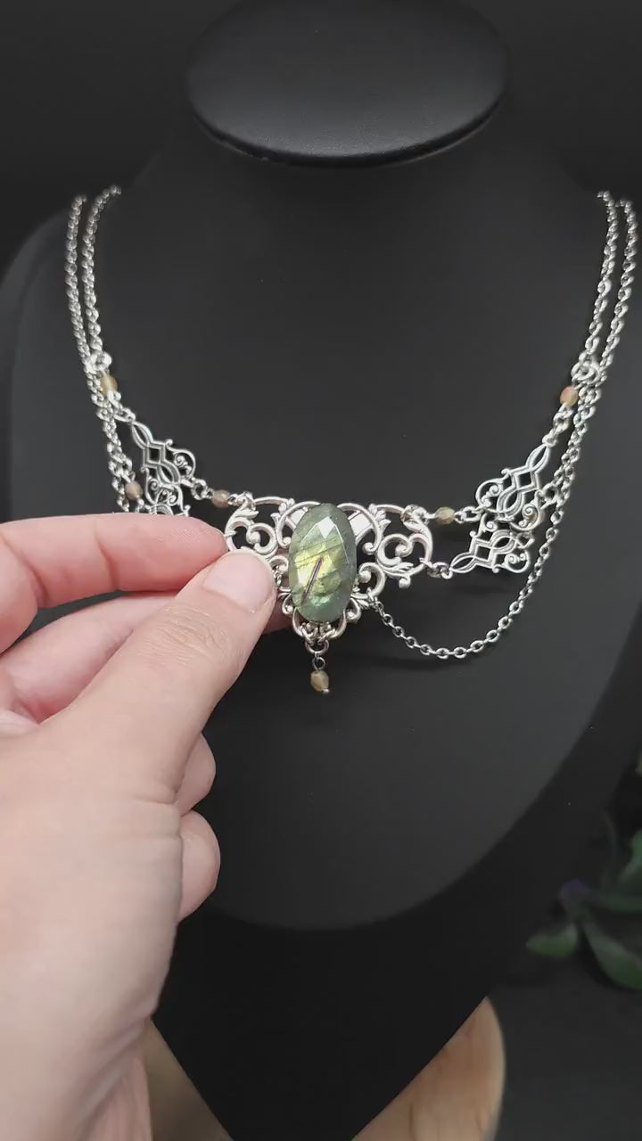 Collier mit facettiertem Labradorit - Art Nouveau Schmuck - Größenverstellbar - Unikat für Bräute