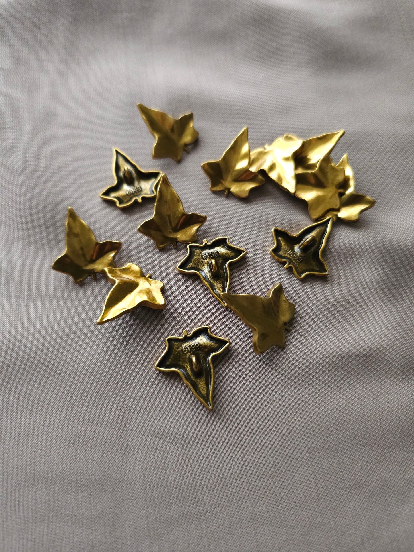 Blatt Knöpfe, 4er Set Messingfarbene Knöpfe, Ahornform