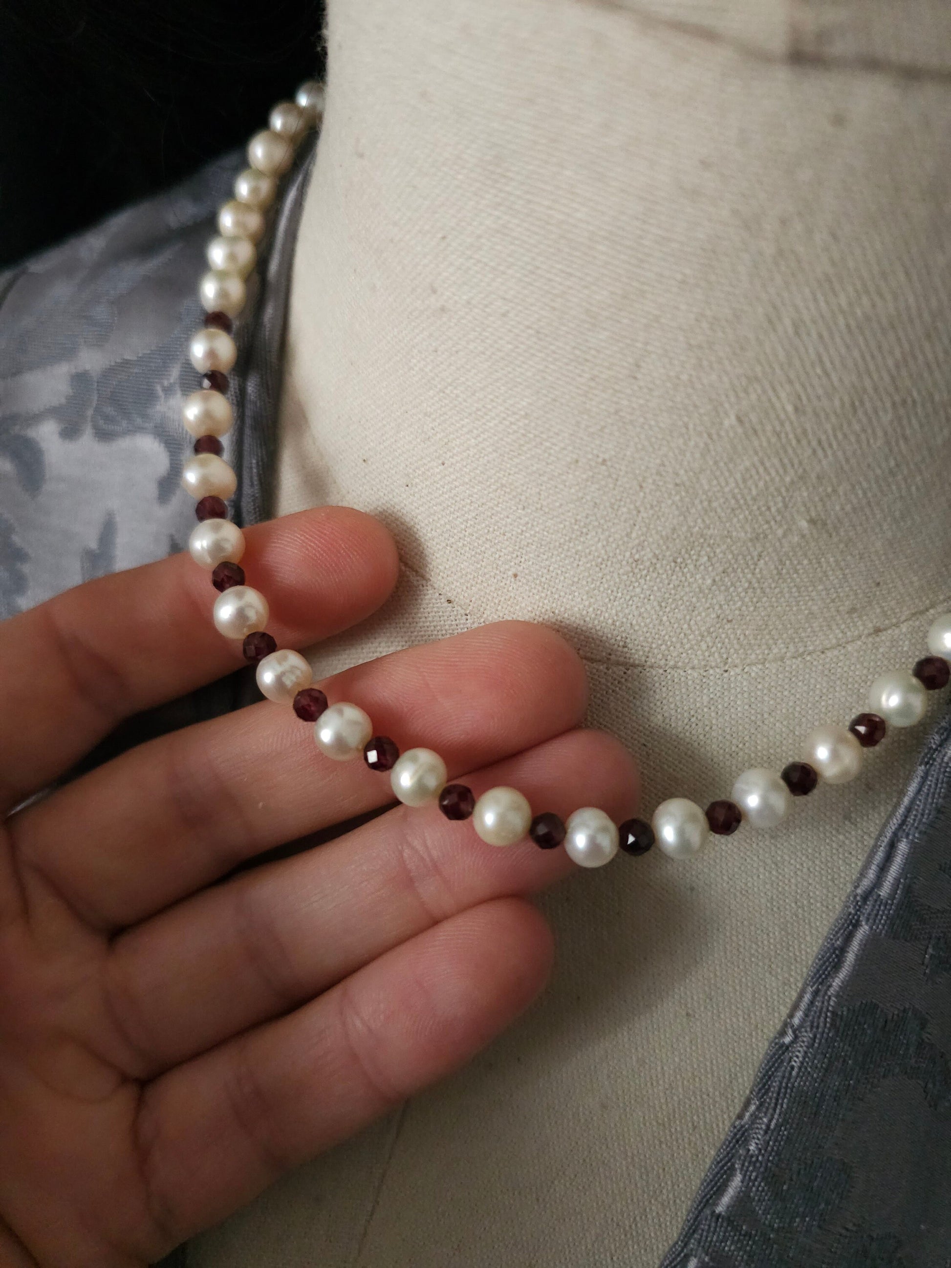 Halskette, Choker, facettierte Granate, Süßwasserperlen, handgefertigtes Collier