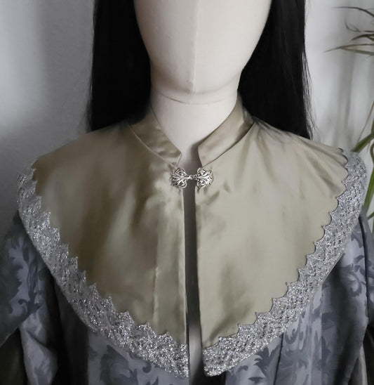 Nackenwärmer "Millayná", Elbische Gugel, Salbeigrün, Silber, Fantasy Accessoire, Mittelalter Schal, Hexen Capelet