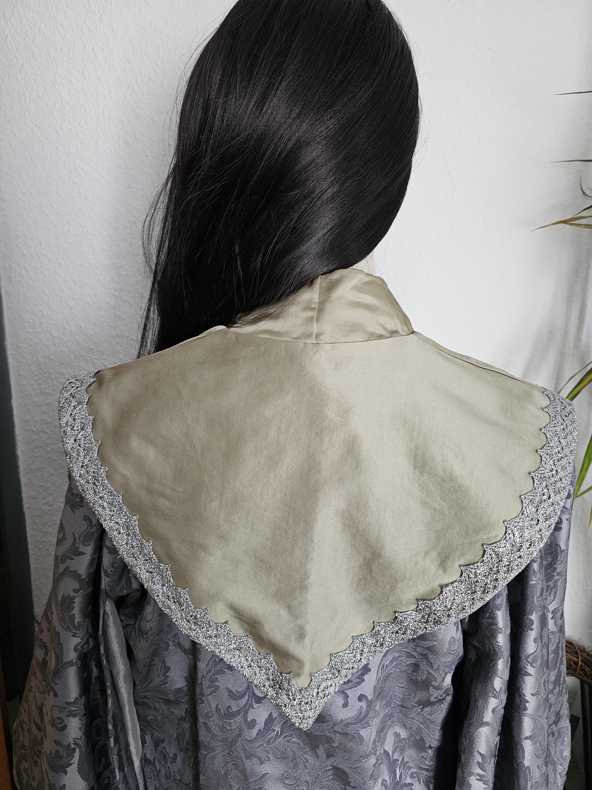 Nackenwärmer "Millayná", Elbische Gugel, Salbeigrün, Silber, Fantasy Accessoire, Mittelalter Schal, Hexen Capelet