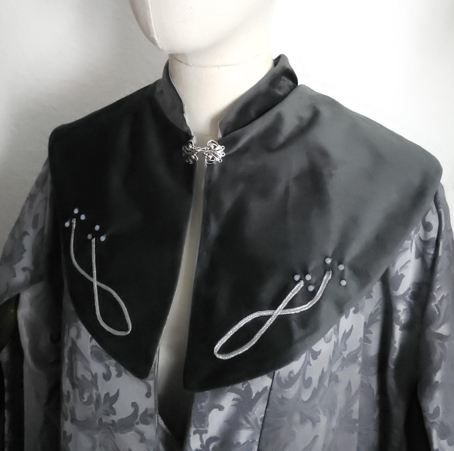Nackenwärmer "Noarellé", Elbische Gugel, Salbeigrün, Silber, Fantasy Accessoire, Mittelalter Schal, Hexen Capelet