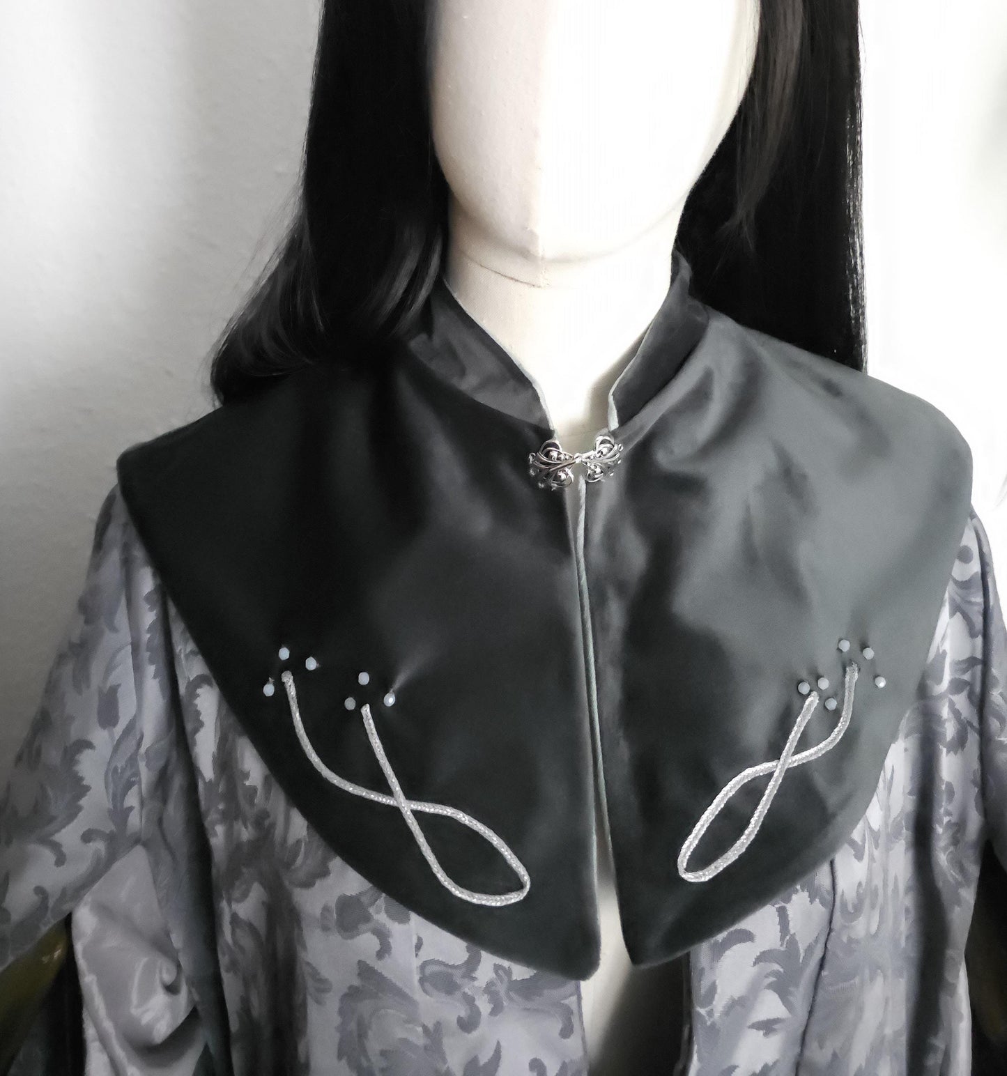 Nackenwärmer "Noarellé", Elbische Gugel, Salbeigrün, Silber, Fantasy Accessoire, Mittelalter Schal, Hexen Capelet