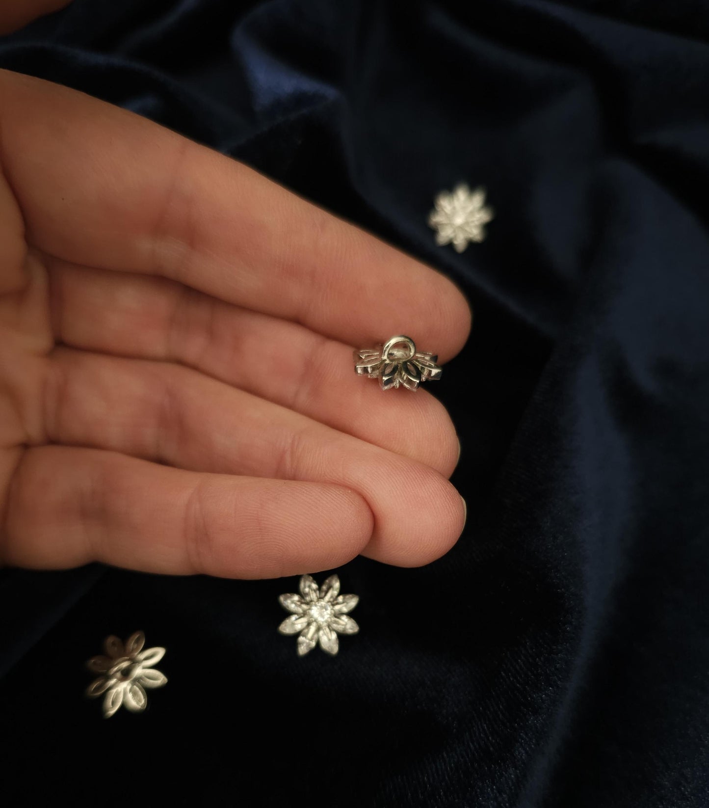 4er Set feine Stern-Knöpfe aus Edelstahl mit Zirkonia - Hochwertig und filigran