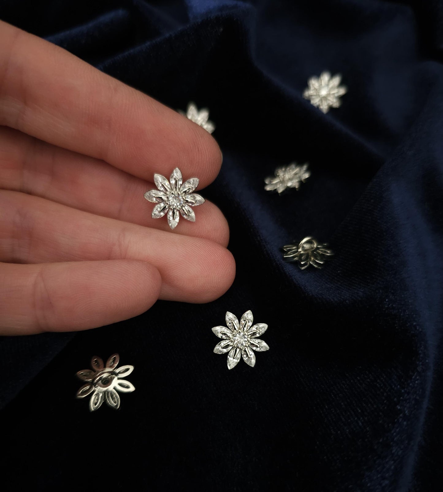 4er Set feine Stern-Knöpfe aus Edelstahl mit Zirkonia - Hochwertig und filigran