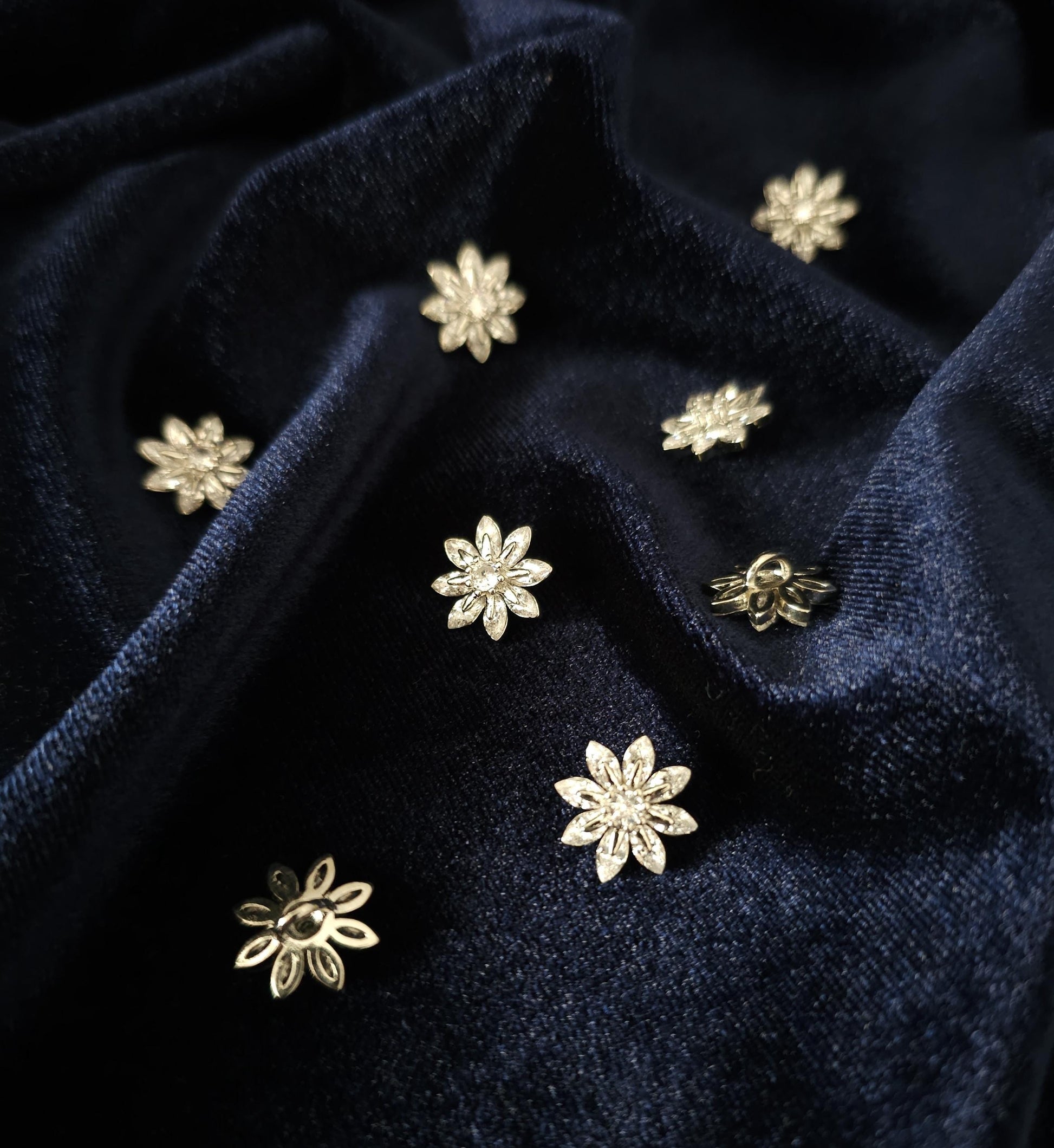 4er Set feine Stern-Knöpfe aus Edelstahl mit Zirkonia - Hochwertig und filigran