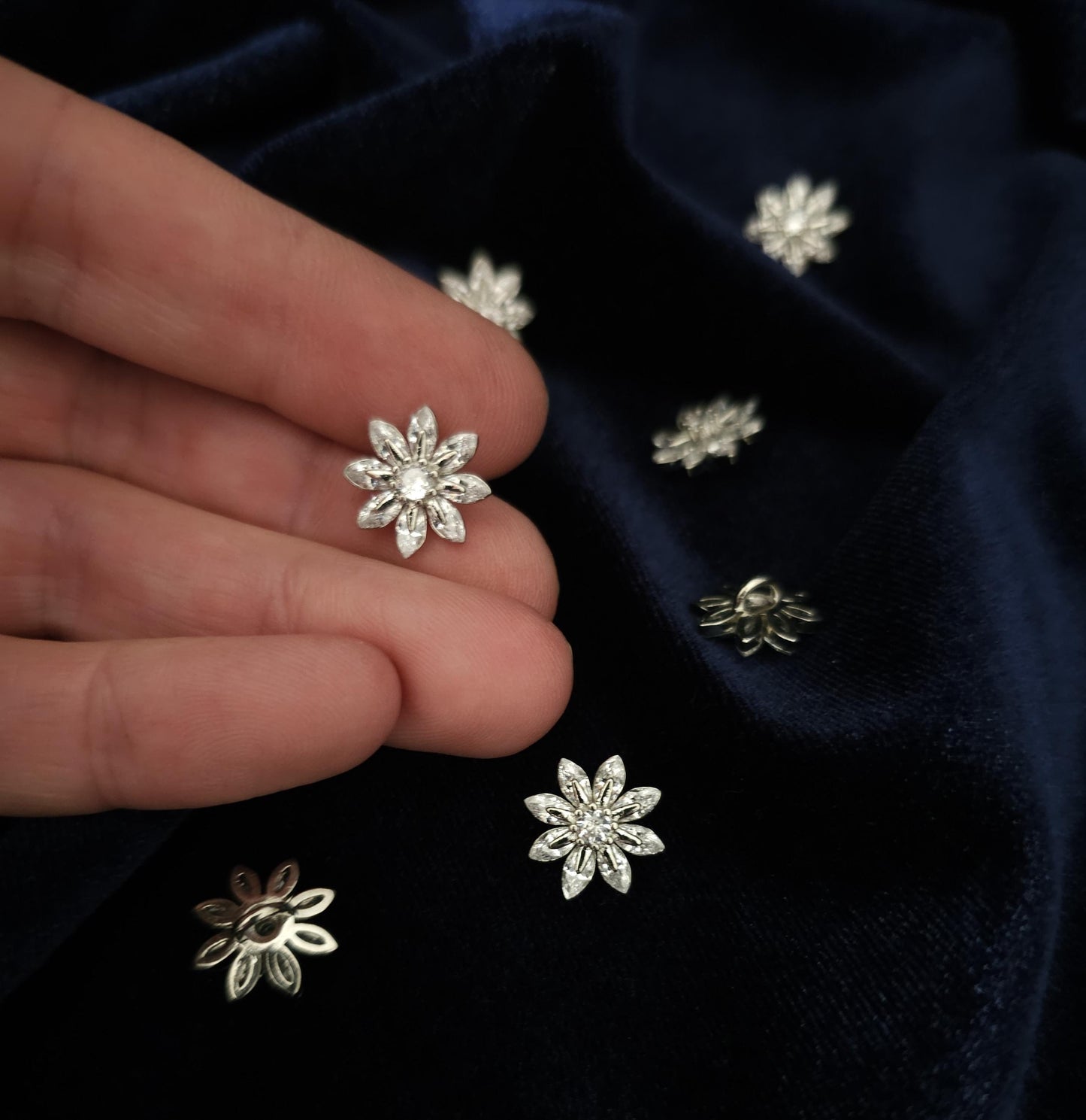 4er Set feine Stern-Knöpfe aus Edelstahl mit Zirkonia - Hochwertig und filigran