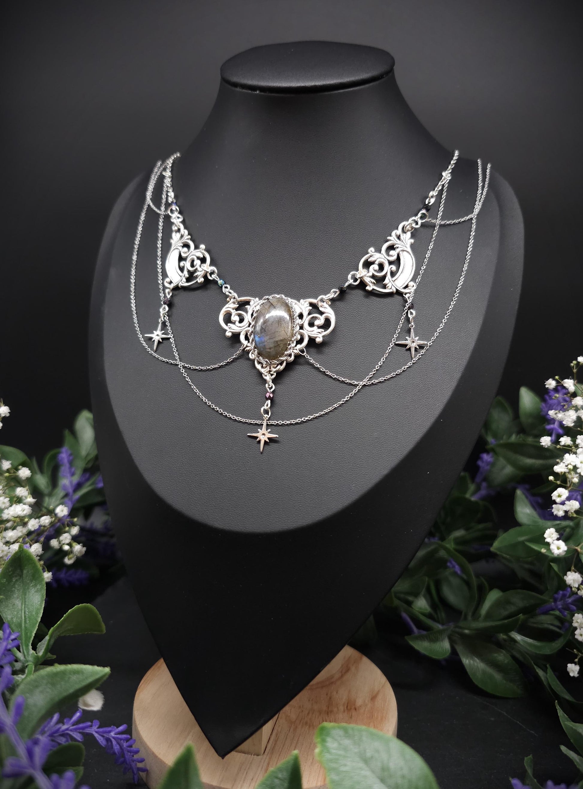 Art Nouveau Collier mit blauem Labradorit - Edelstahlsterne – Handgefertigte Halskette mit tschechischen Perlen – Größenverstell