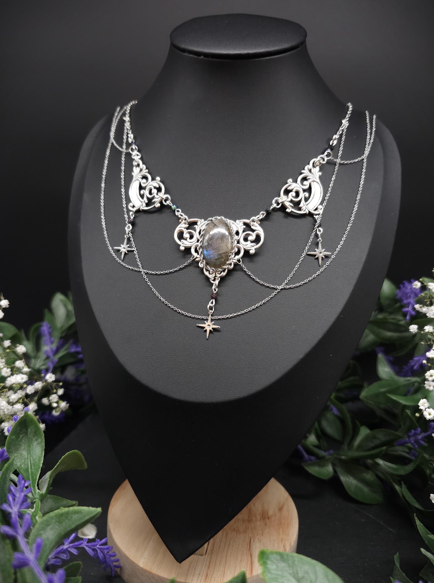 Art Nouveau Collier mit blauem Labradorit - Edelstahlsterne – Handgefertigte Halskette mit tschechischen Perlen – Größenverstell