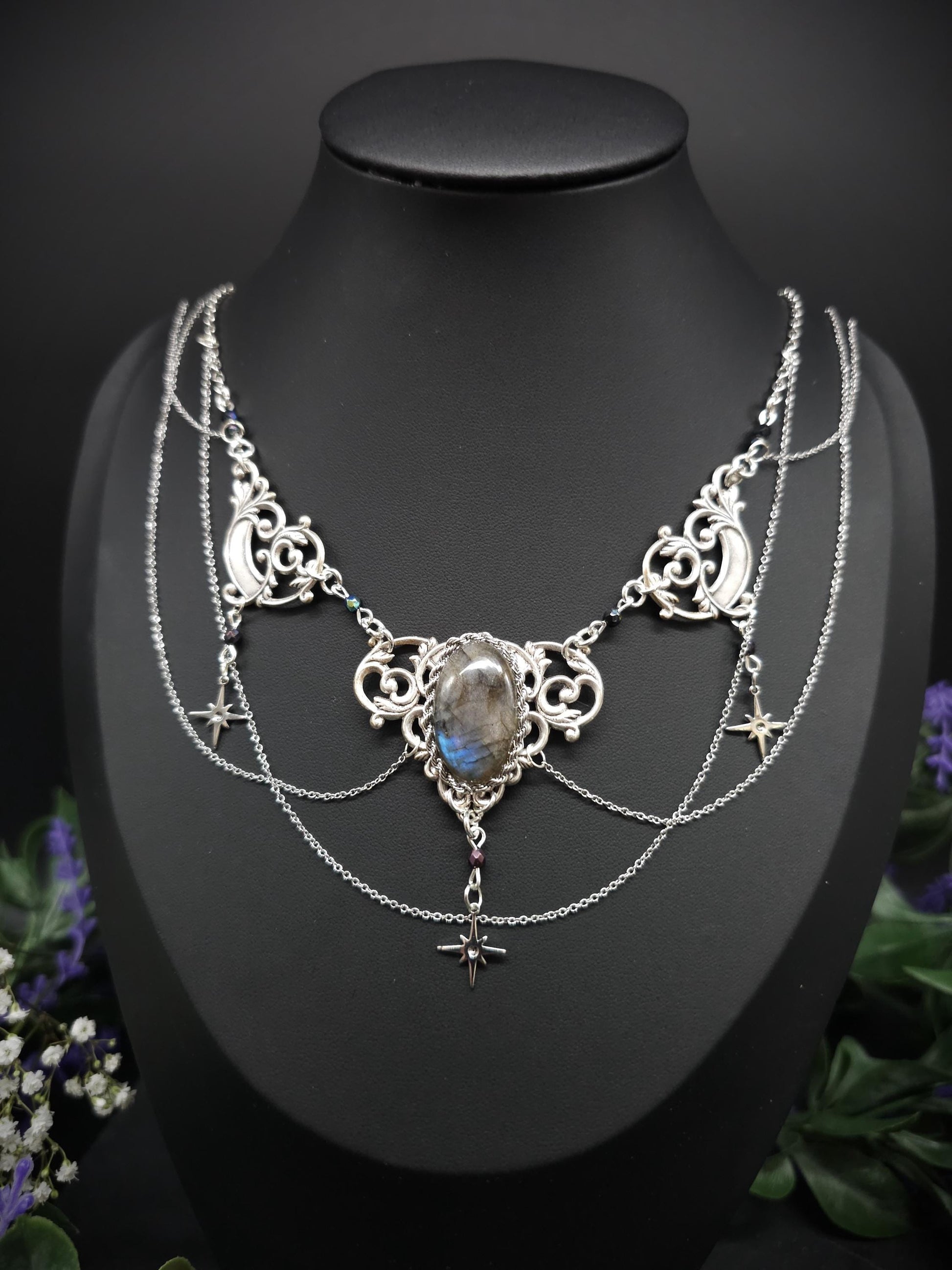 Art Nouveau Collier mit blauem Labradorit - Edelstahlsterne – Handgefertigte Halskette mit tschechischen Perlen – Größenverstell