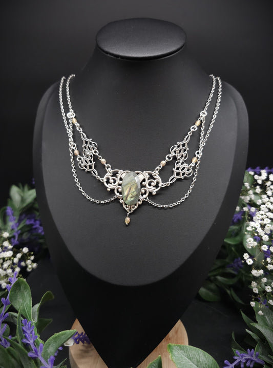 Collier mit facettiertem Labradorit - Art Nouveau Schmuck - Größenverstellbar - Unikat für Bräute