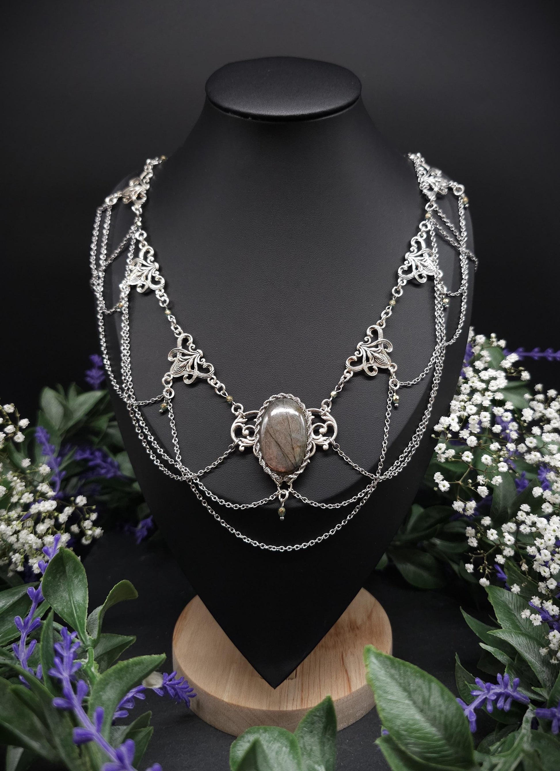 Art Nouveau Collier mit seltenem gold-lila Labradorit – Jugendstil Halskette mit Edelstahlketten – Größenverstellbarer Fantasyschmuck