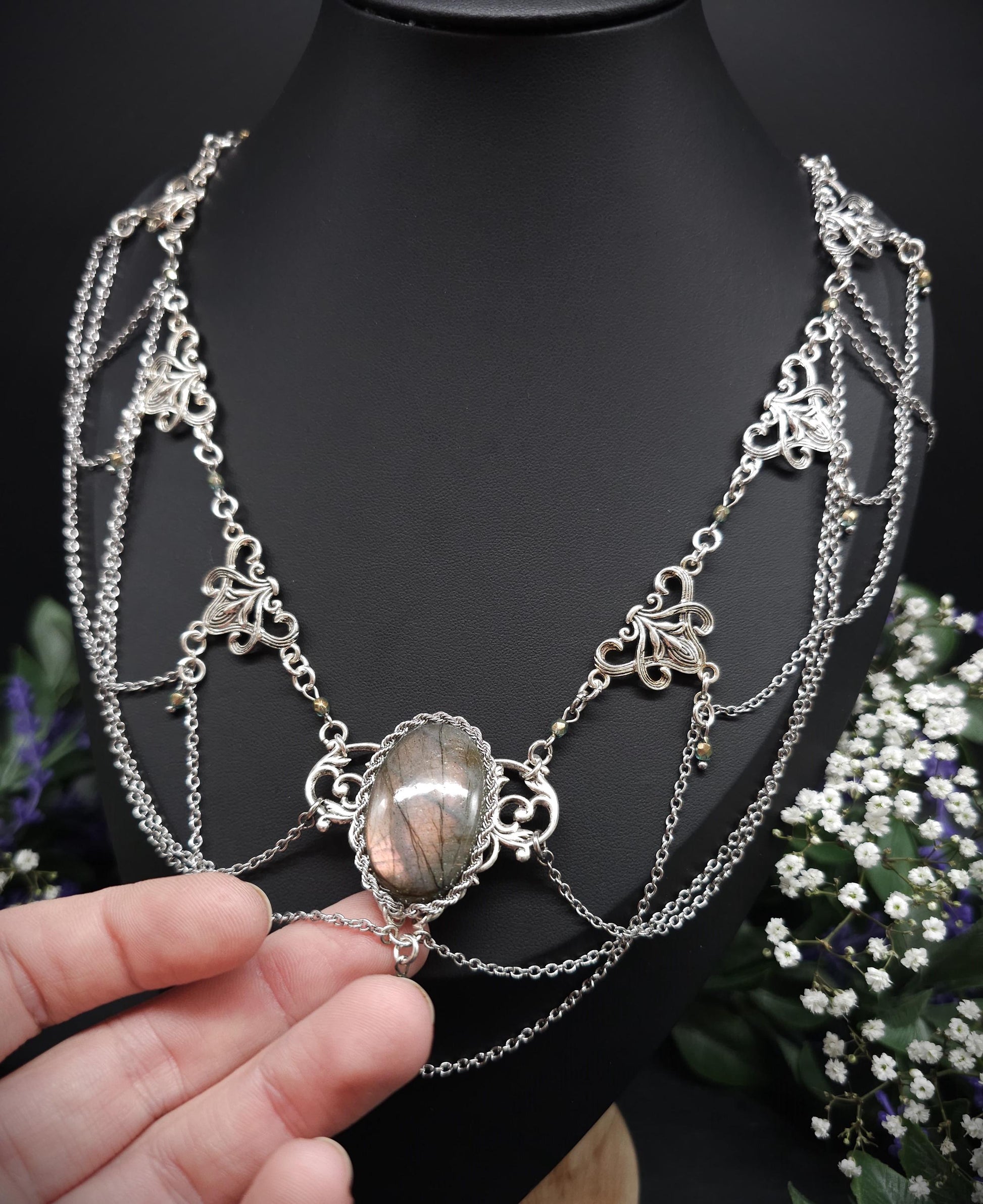 Art Nouveau Collier mit seltenem gold-lila Labradorit – Jugendstil Halskette mit Edelstahlketten – Größenverstellbarer Fantasyschmuck