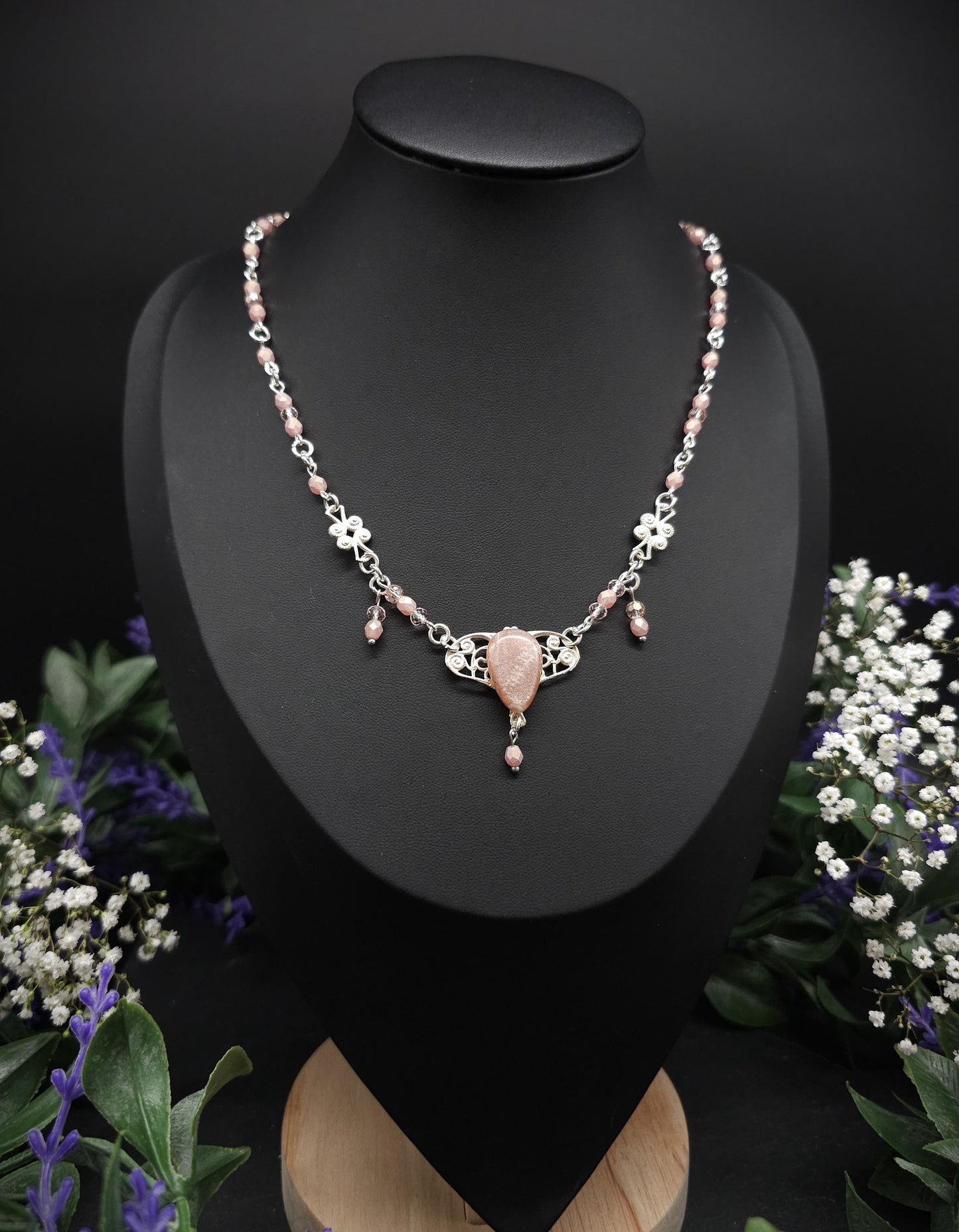 Pfirsichmondstein Collier mit rosa facettierten Perlen – Art Nouveau Halskette, Größenverstellbarer romantischer Braut- & Hochzeitsschmuck