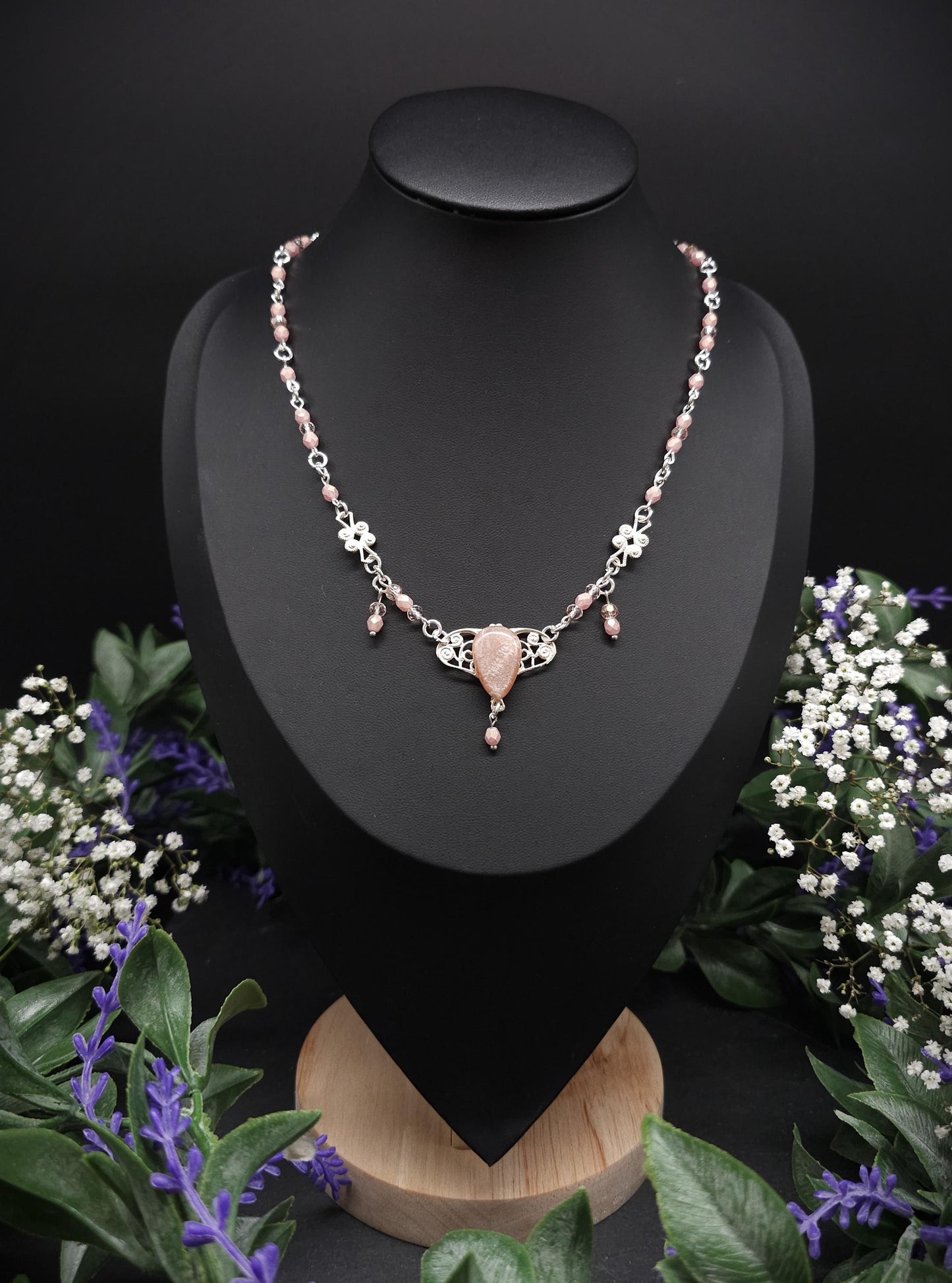 Pfirsichmondstein Collier mit rosa facettierten Perlen – Art Nouveau Halskette, Größenverstellbarer romantischer Braut- & Hochzeitsschmuck