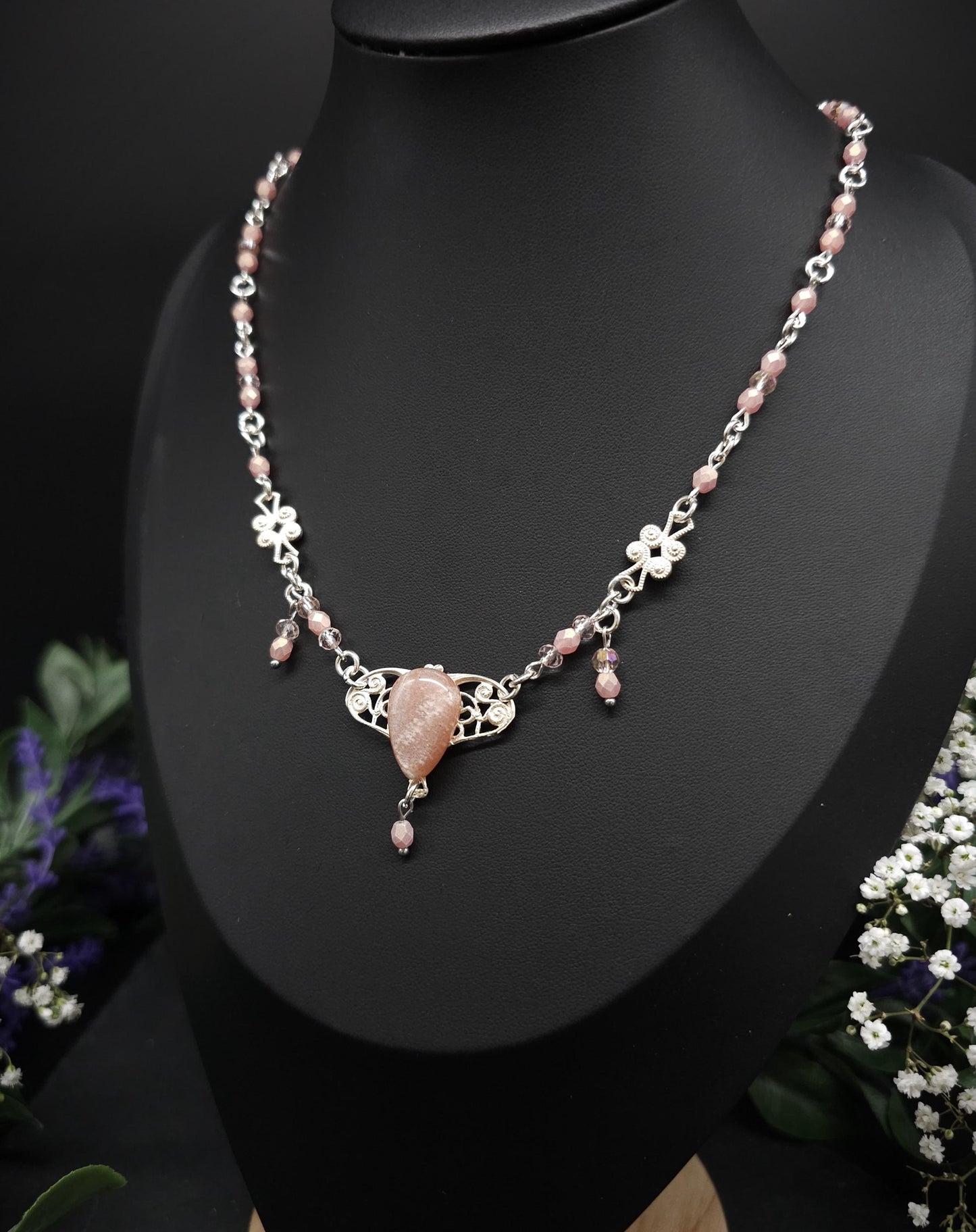 Pfirsichmondstein Collier mit rosa facettierten Perlen – Art Nouveau Halskette, Größenverstellbarer romantischer Braut- & Hochzeitsschmuck