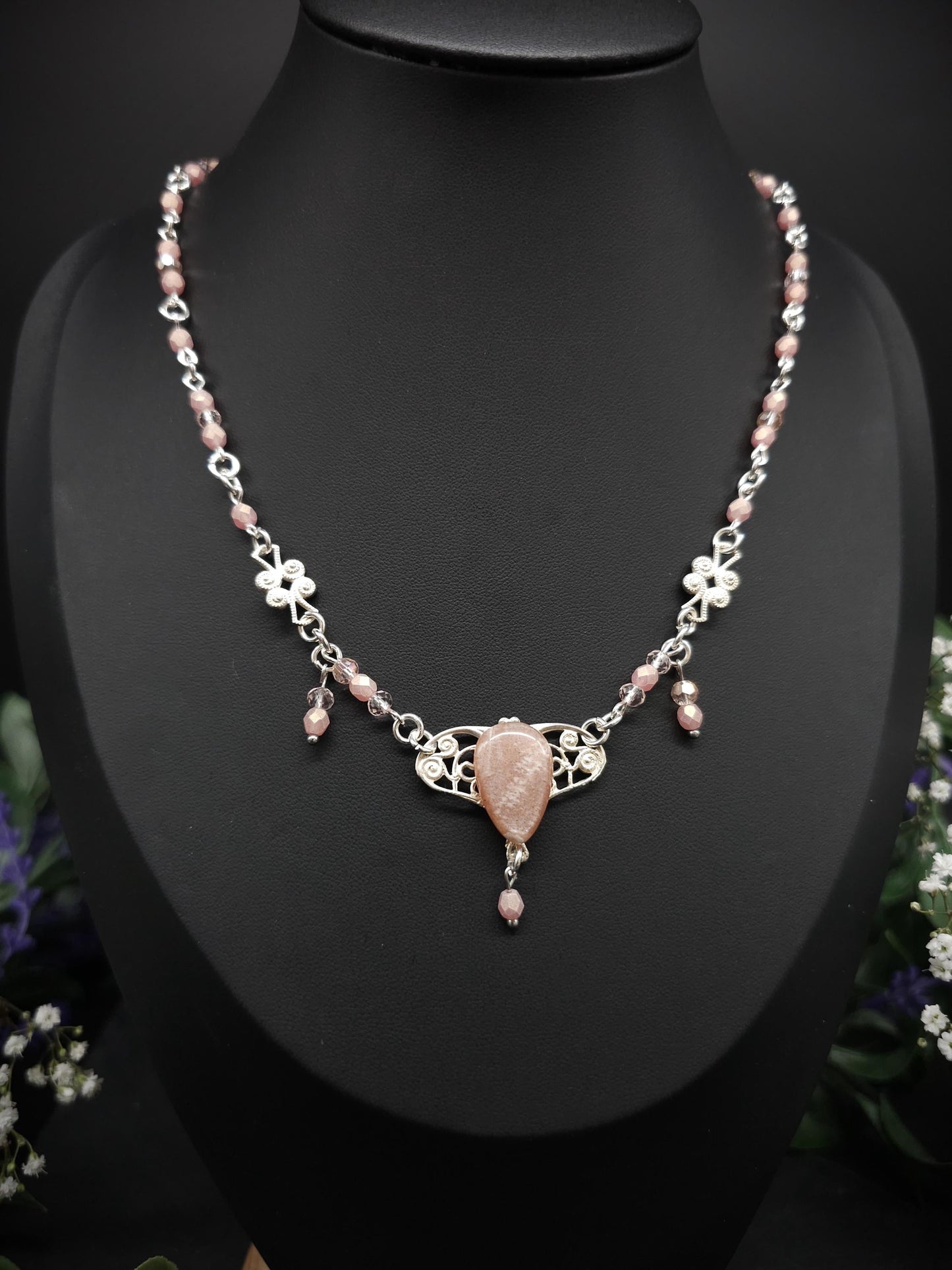 Pfirsichmondstein Collier mit rosa facettierten Perlen – Art Nouveau Halskette, Größenverstellbarer romantischer Braut- & Hochzeitsschmuck