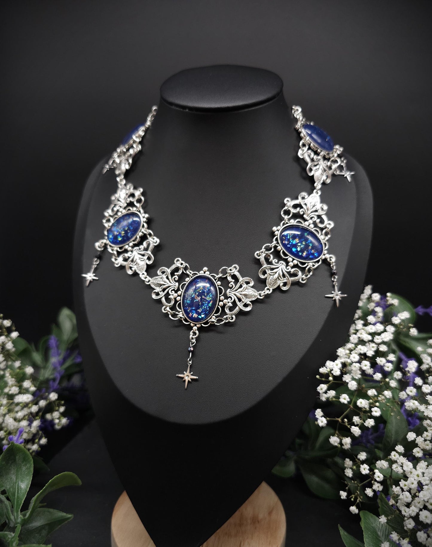 Art Nouveau Halskette- handbemalte blaue Glascabochons - Größenverstellbares Collier