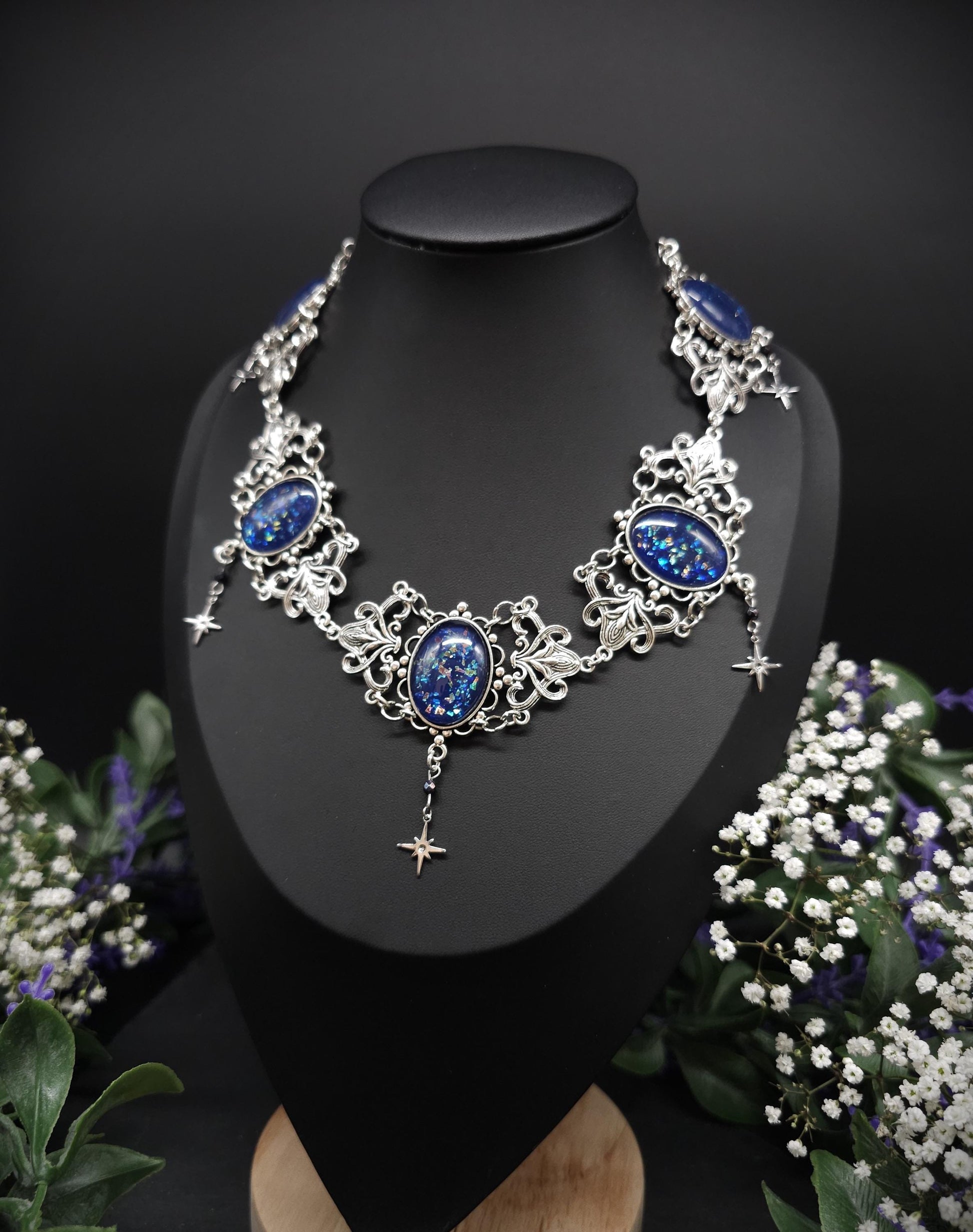 Art Nouveau Halskette- handbemalte blaue Glascabochons - Größenverstellbares Collier