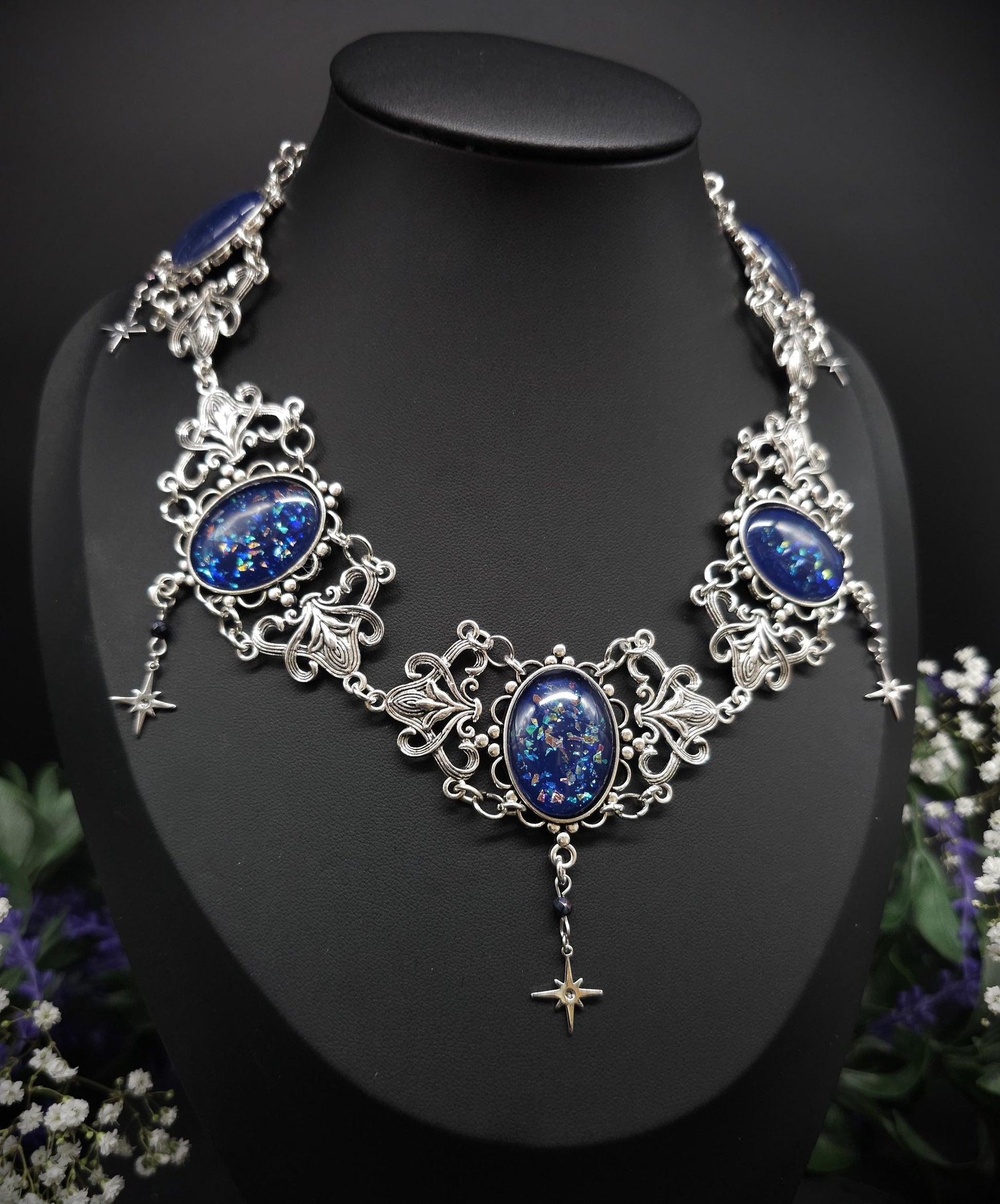 Art Nouveau Halskette- handbemalte blaue Glascabochons - Größenverstellbares Collier