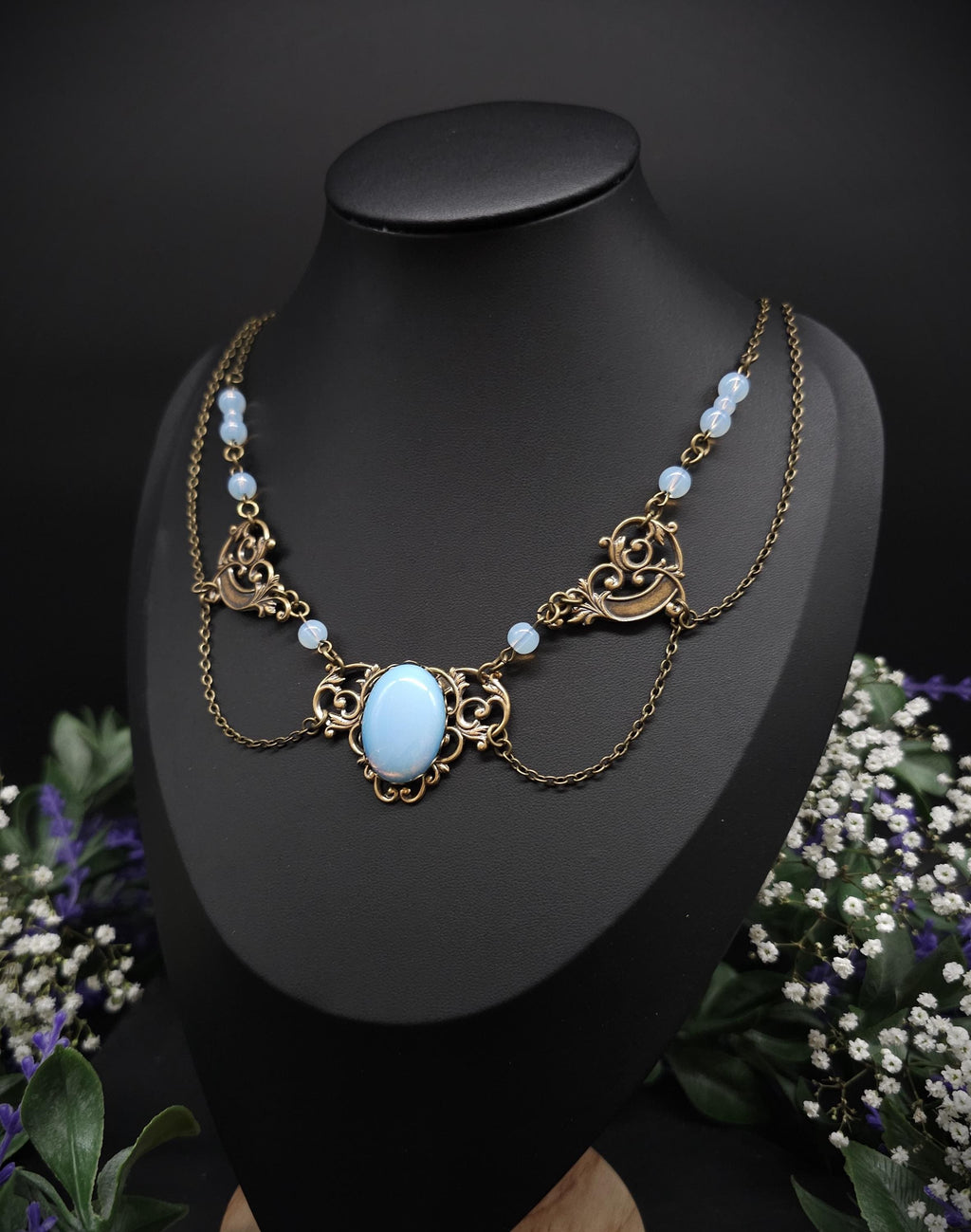 Art Nouveau Collier mit Opalith Cabochon & Perlen - Elfischer Jugendstil Schmuck - Größenverstellbare Halskette