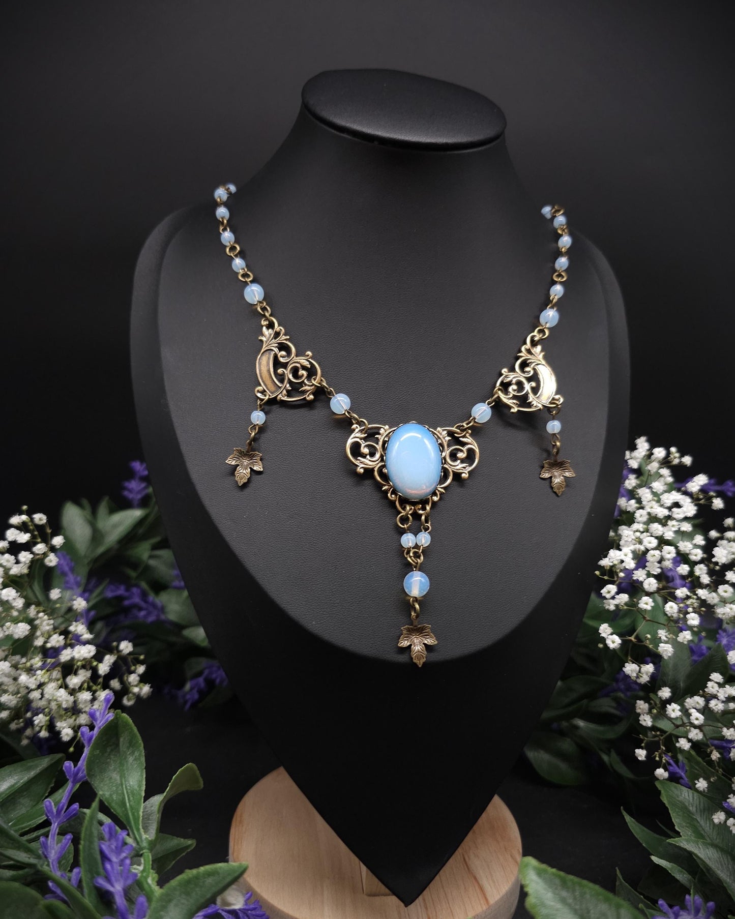 Bronzefarbenes Art Nouveau Collier - Opalithperlen & Blattanhängern - Größenverstellbare Jugendstil Halskette - romantischer Schmuck