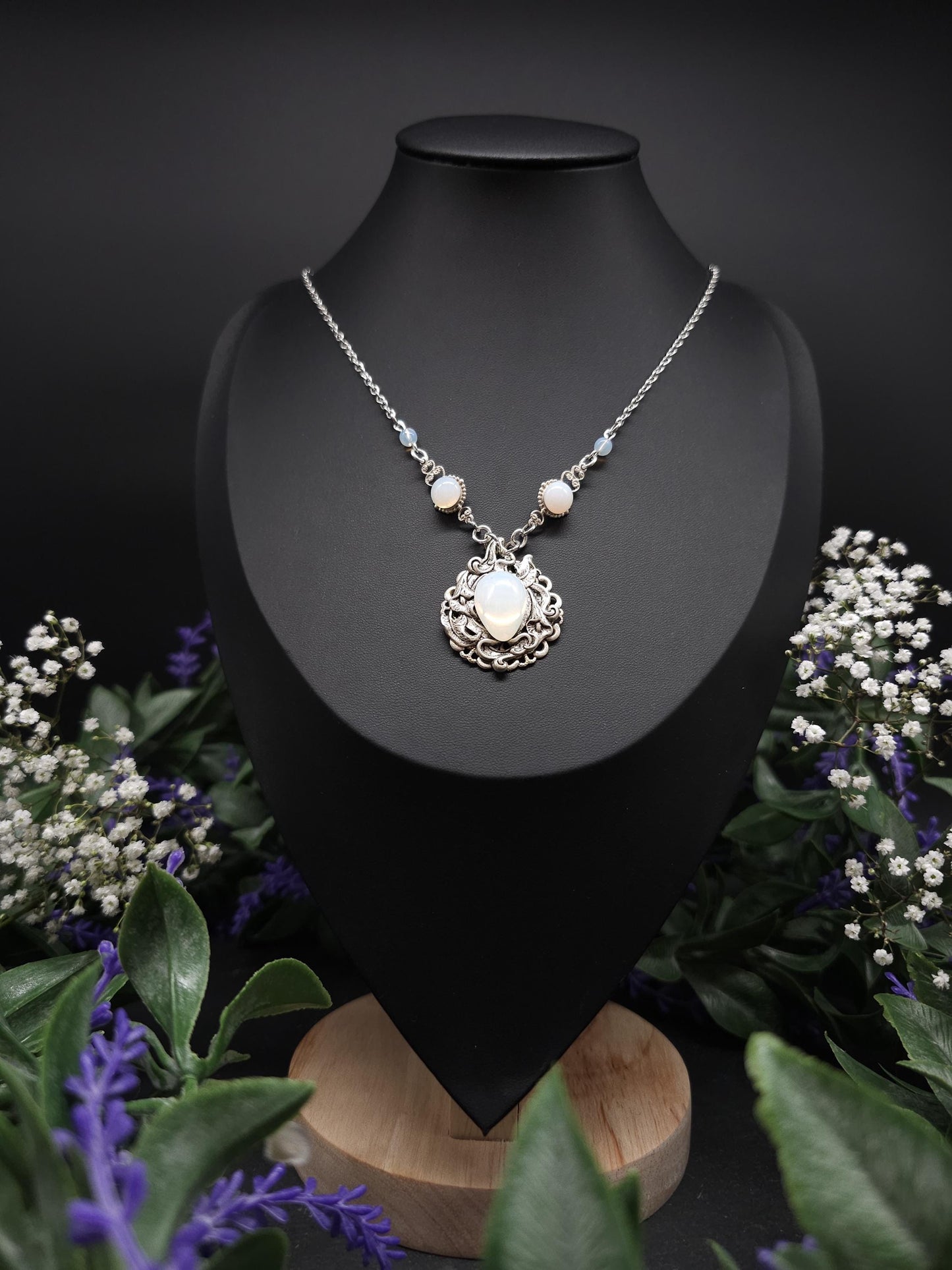 Opalith Collier – Jugendstil / Art Nouveau Halskette mit Tropfenanhänger - größenverstellbare Edelstahlkette, Braut- & Fantasy Schmuck