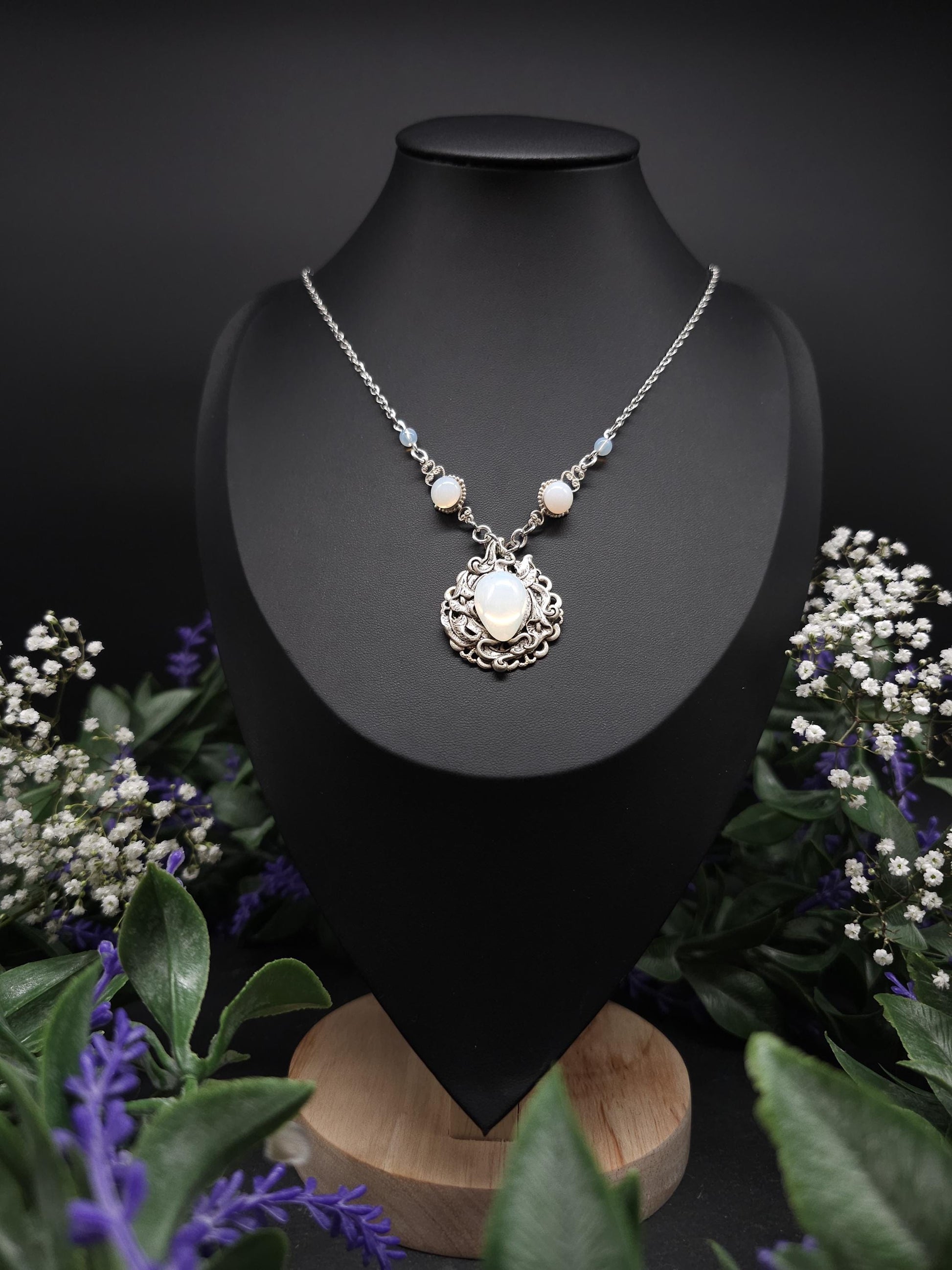 Opalith Collier – Jugendstil / Art Nouveau Halskette mit Tropfenanhänger - größenverstellbare Edelstahlkette, Braut- & Fantasy Schmuck