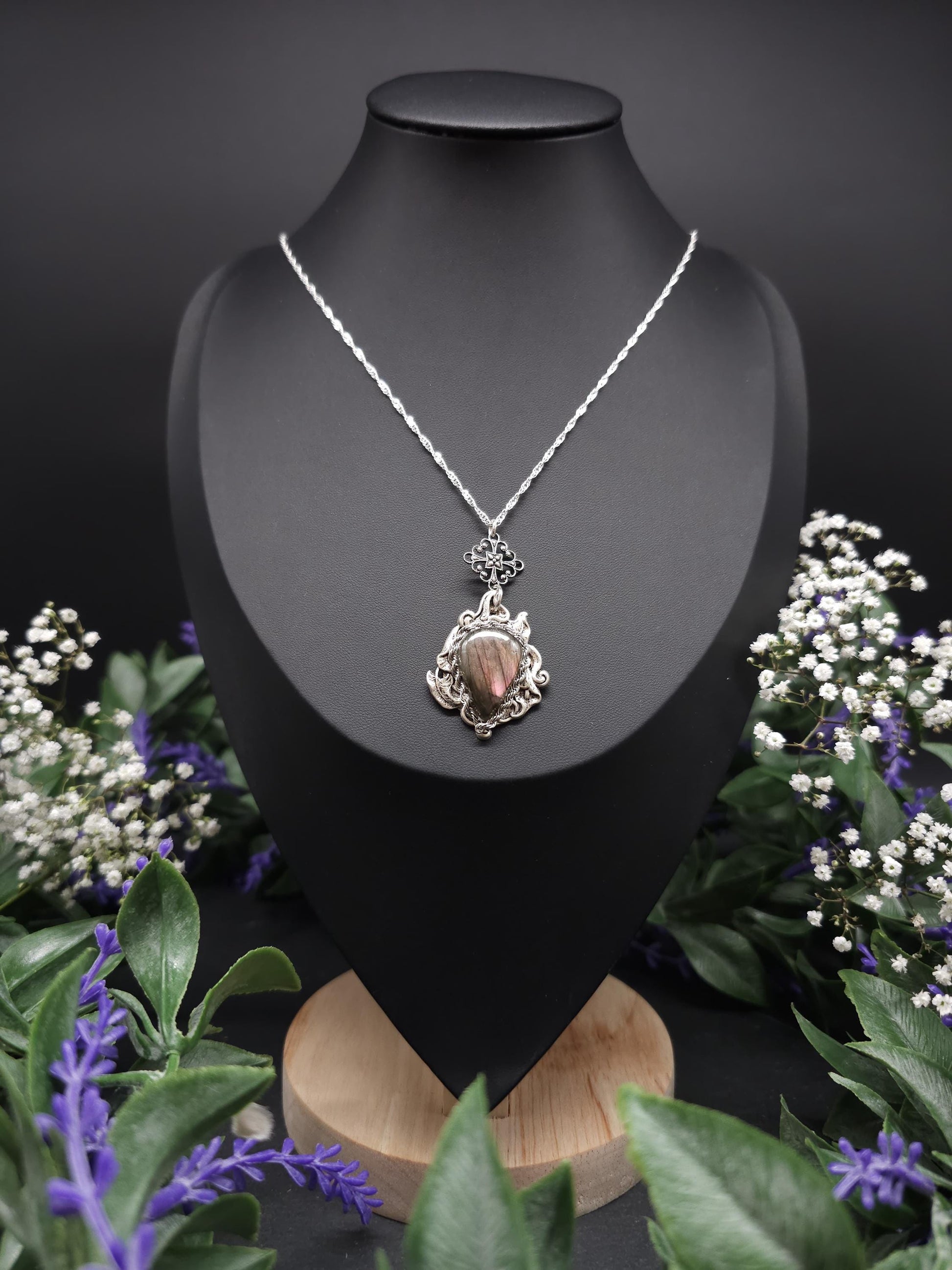 Jugendstil / Art Nouveau Collier - 925er Sterlingsilberkette - Seltener Lila Labradorit – größenverstellbar - eleganter Jugendstilanhänger