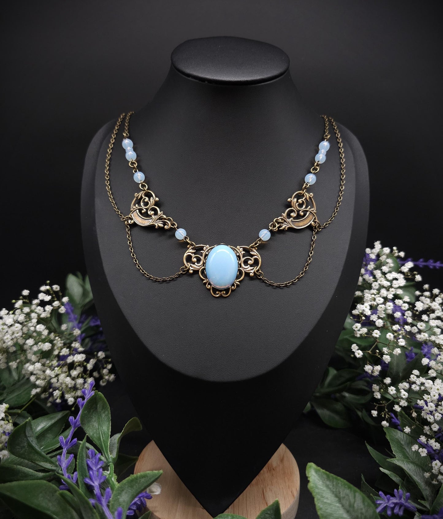 Art Nouveau Collier mit Opalith Cabochon & Perlen - Elfischer Jugendstil Schmuck - Größenverstellbare Halskette