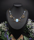 Art Nouveau Collier mit Opalith Cabochon & Perlen - Elfischer Jugendstil Schmuck - Größenverstellbare Halskette