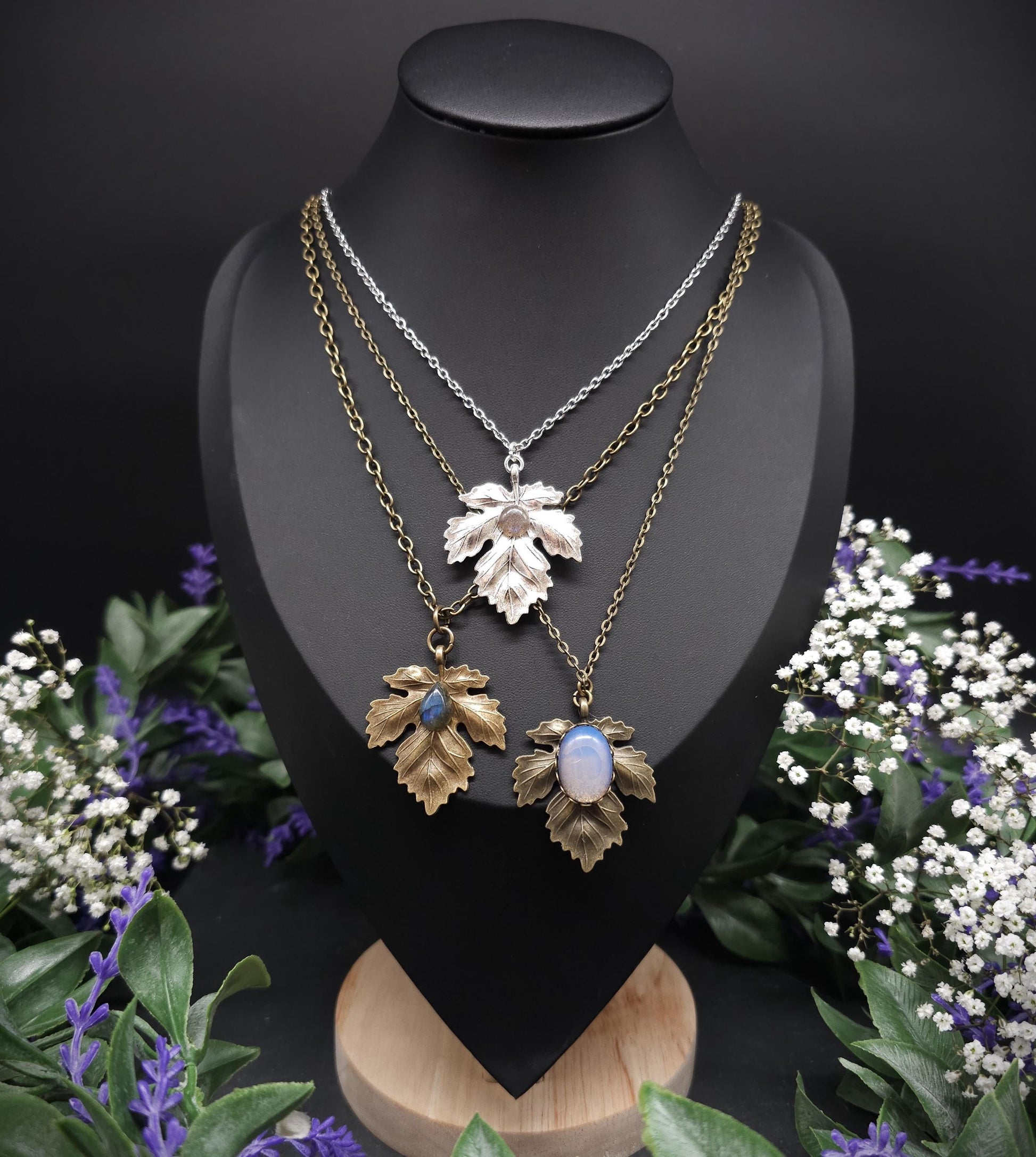 Zarte Blatt Halskette – Varianten: Labradorit und Opalith – Natur & Elfen inspirierter Schmuck, bronzefarben oder silberfarben