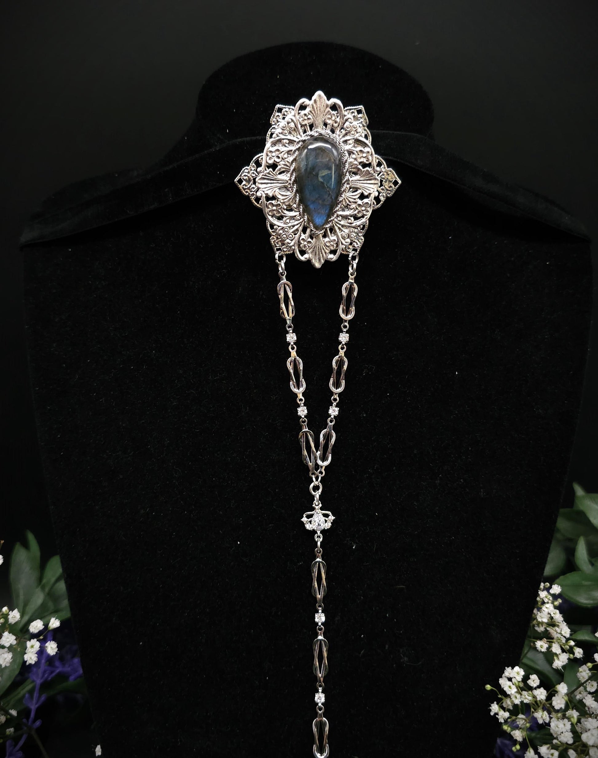 Filigrane elfenhafte Brosche ~ Labradorit Brosche ~ Dekorativer Pin für Bräute und Hochzeiten ~ Vintage Schalnadel ~ Brosche für Fantasy