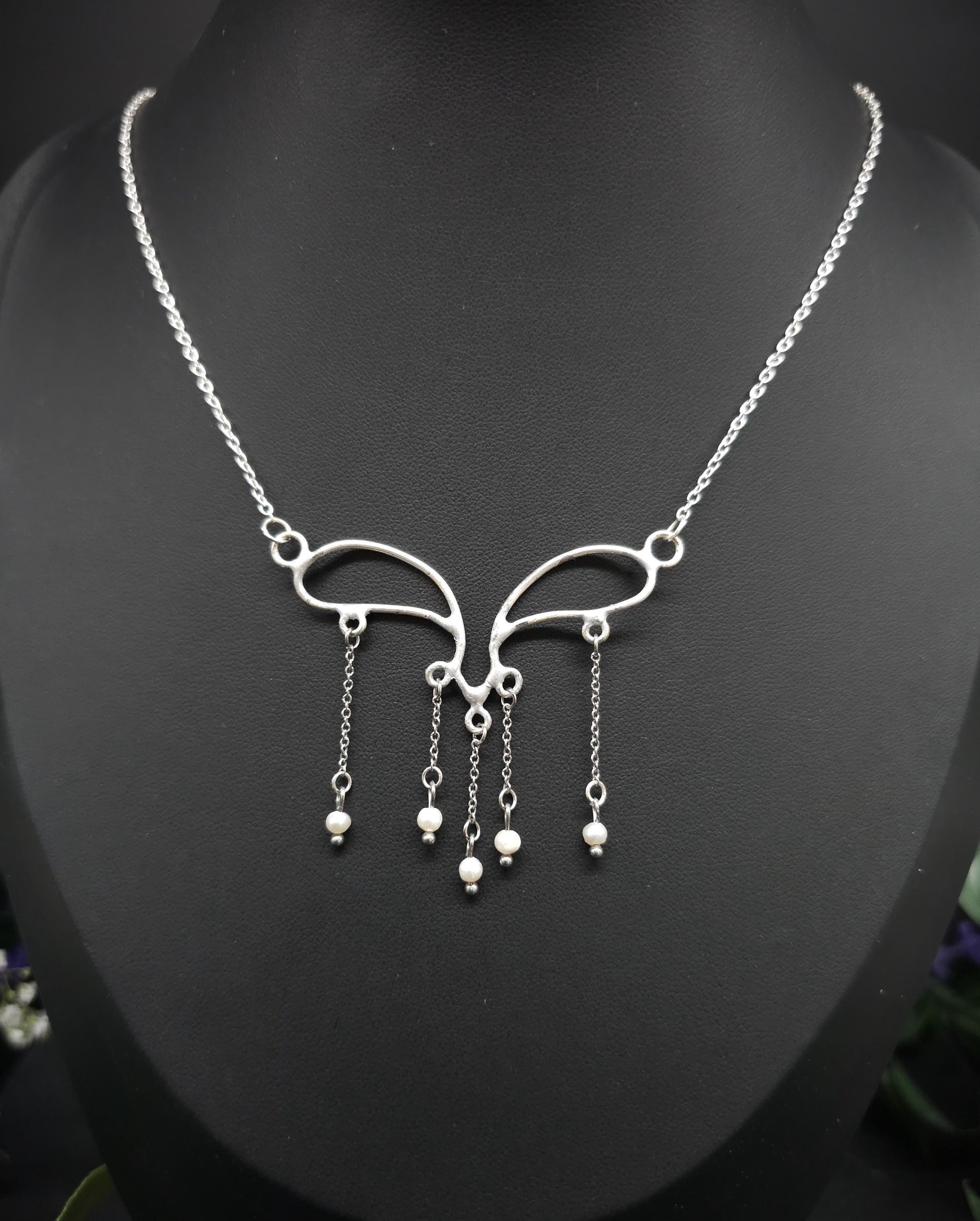 Versilberte Halskette - Collier mit Süßwasserperlen - romantischer Brautschmuck - Art Nouveau