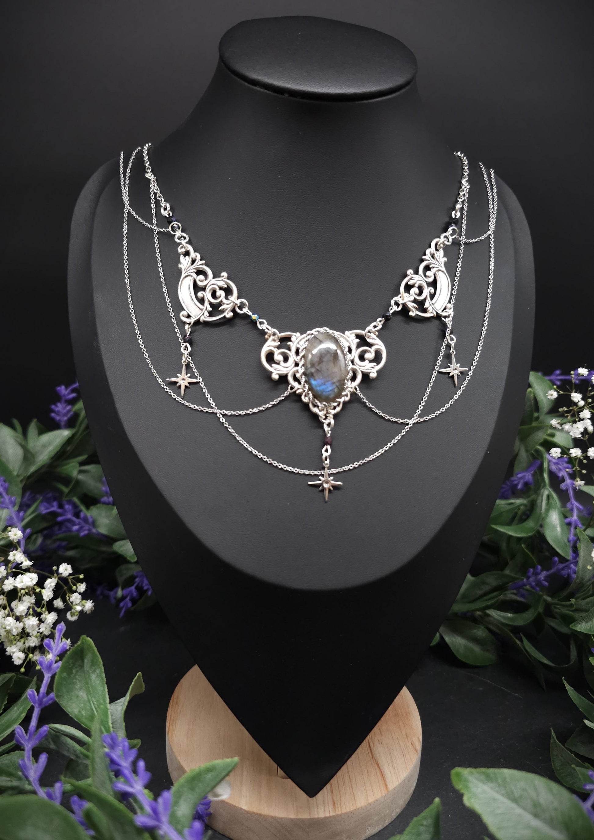 Art Nouveau Collier mit blauem Labradorit - Edelstahlsterne – Handgefertigte Halskette mit tschechischen Perlen – Größenverstell
