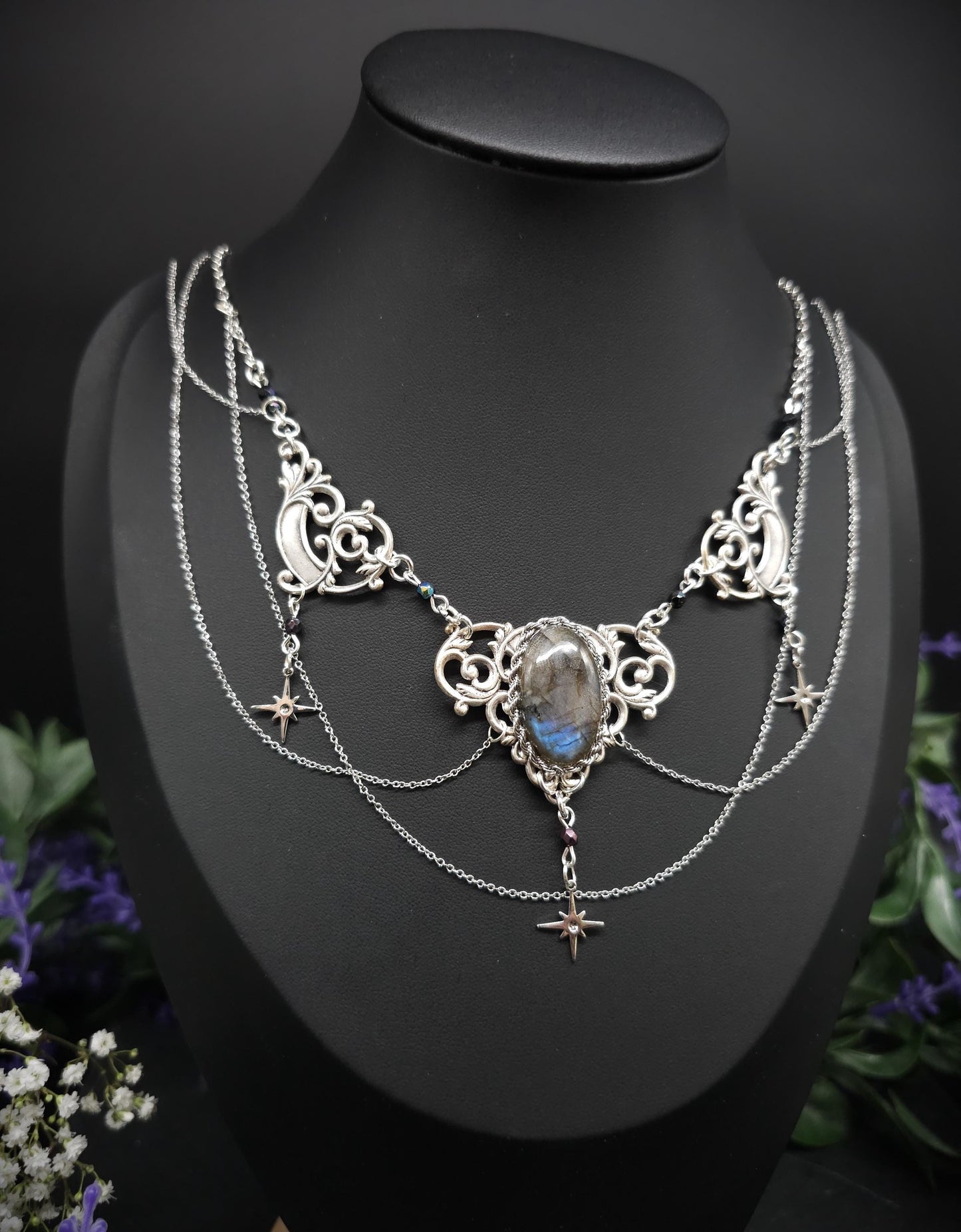Art Nouveau Collier mit blauem Labradorit - Edelstahlsterne – Handgefertigte Halskette mit tschechischen Perlen – Größenverstell