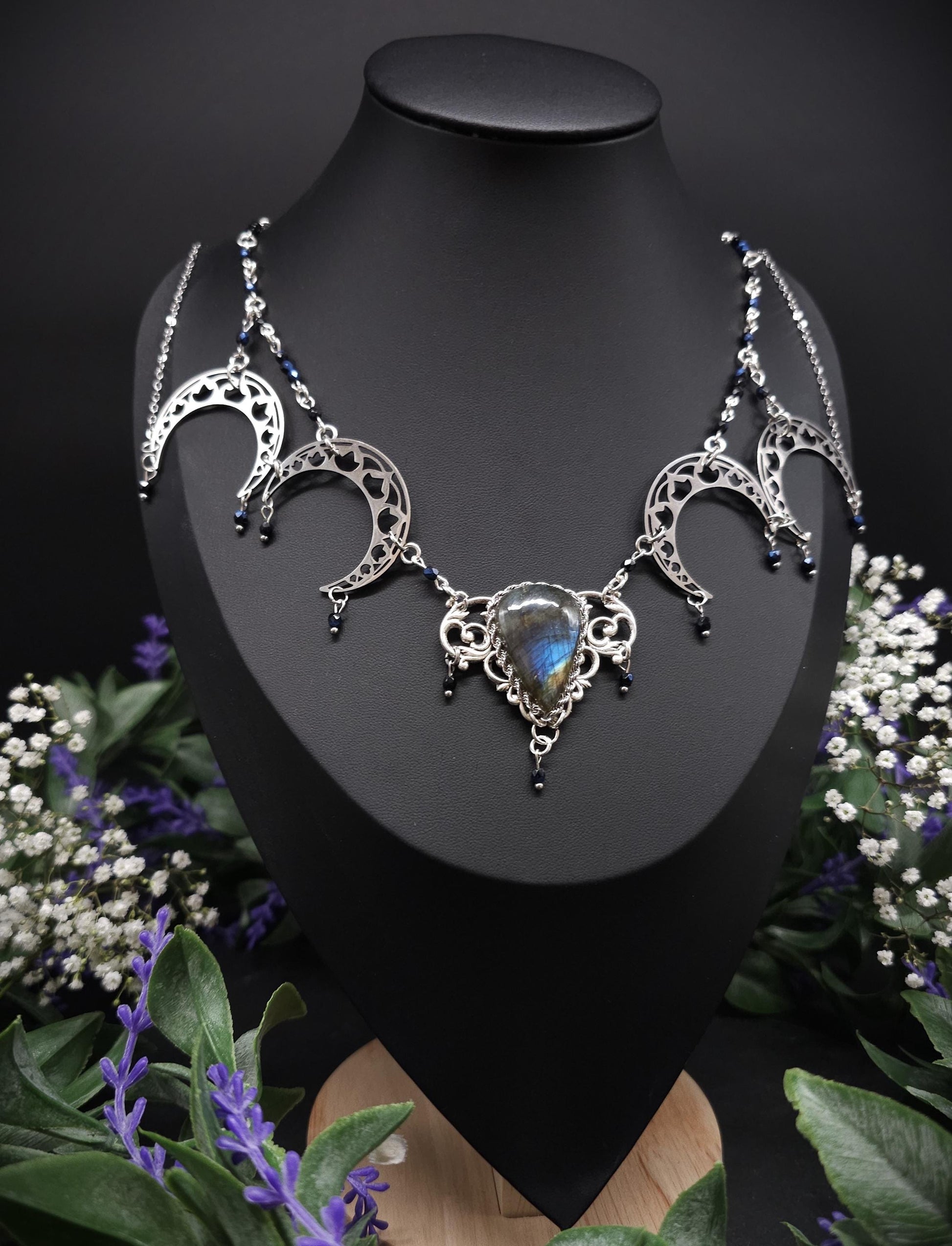 Collier mit blauem Labradorit - Edelstahlmonde - Größenverstellbare Halskette - Unikat