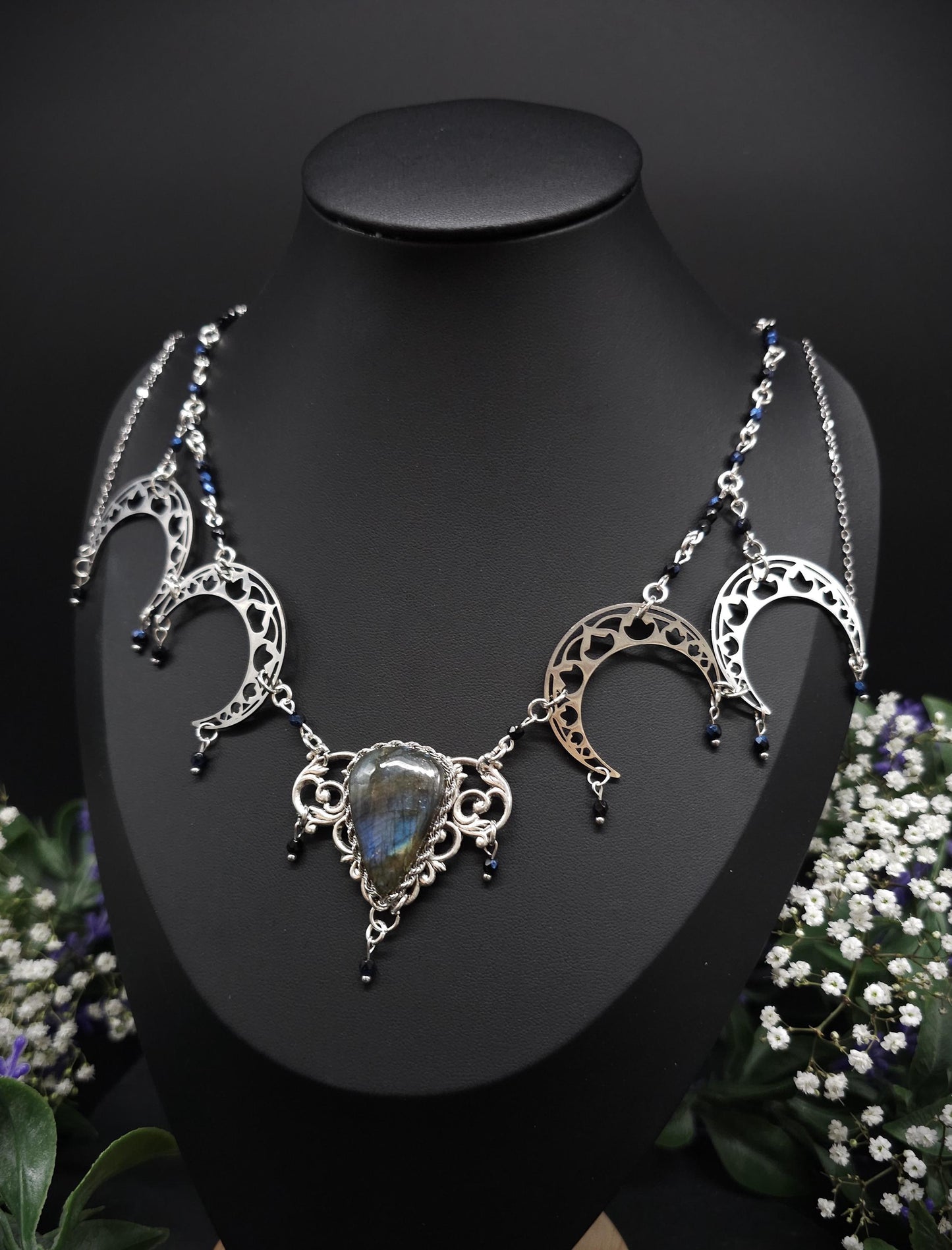 Collier mit blauem Labradorit - Edelstahlmonde - Größenverstellbare Halskette - Unikat