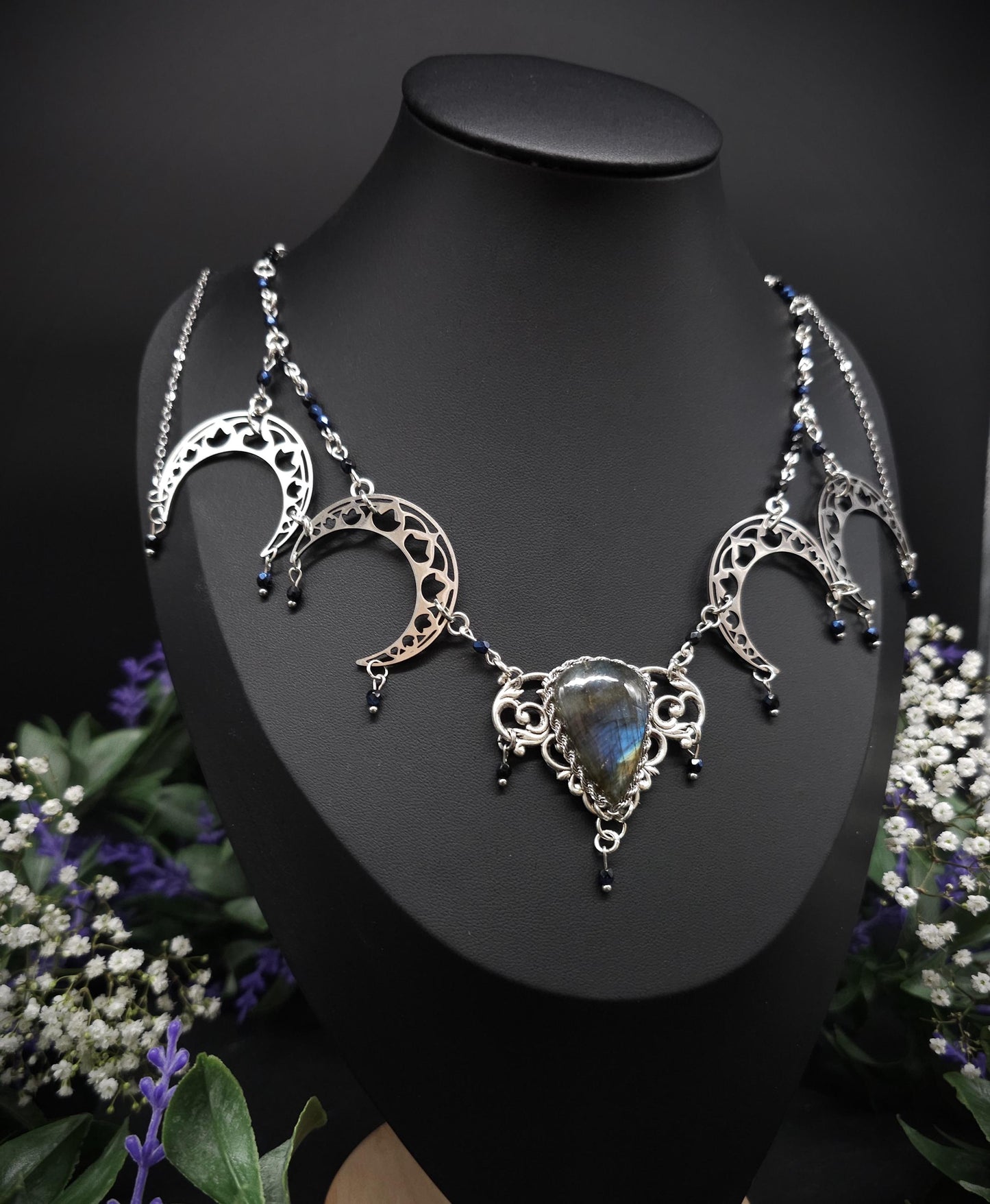 Collier mit blauem Labradorit - Edelstahlmonde - Größenverstellbare Halskette - Unikat