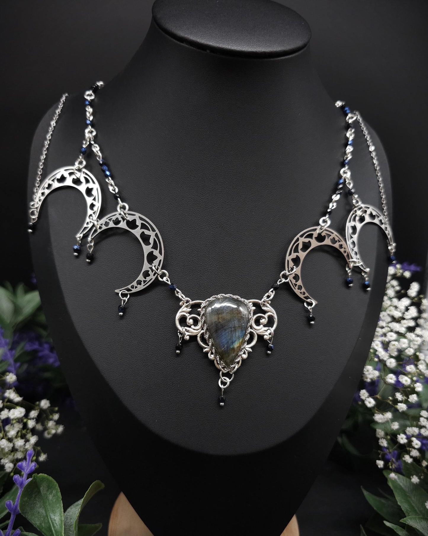 Collier mit blauem Labradorit - Edelstahlmonde - Größenverstellbare Halskette - Unikat