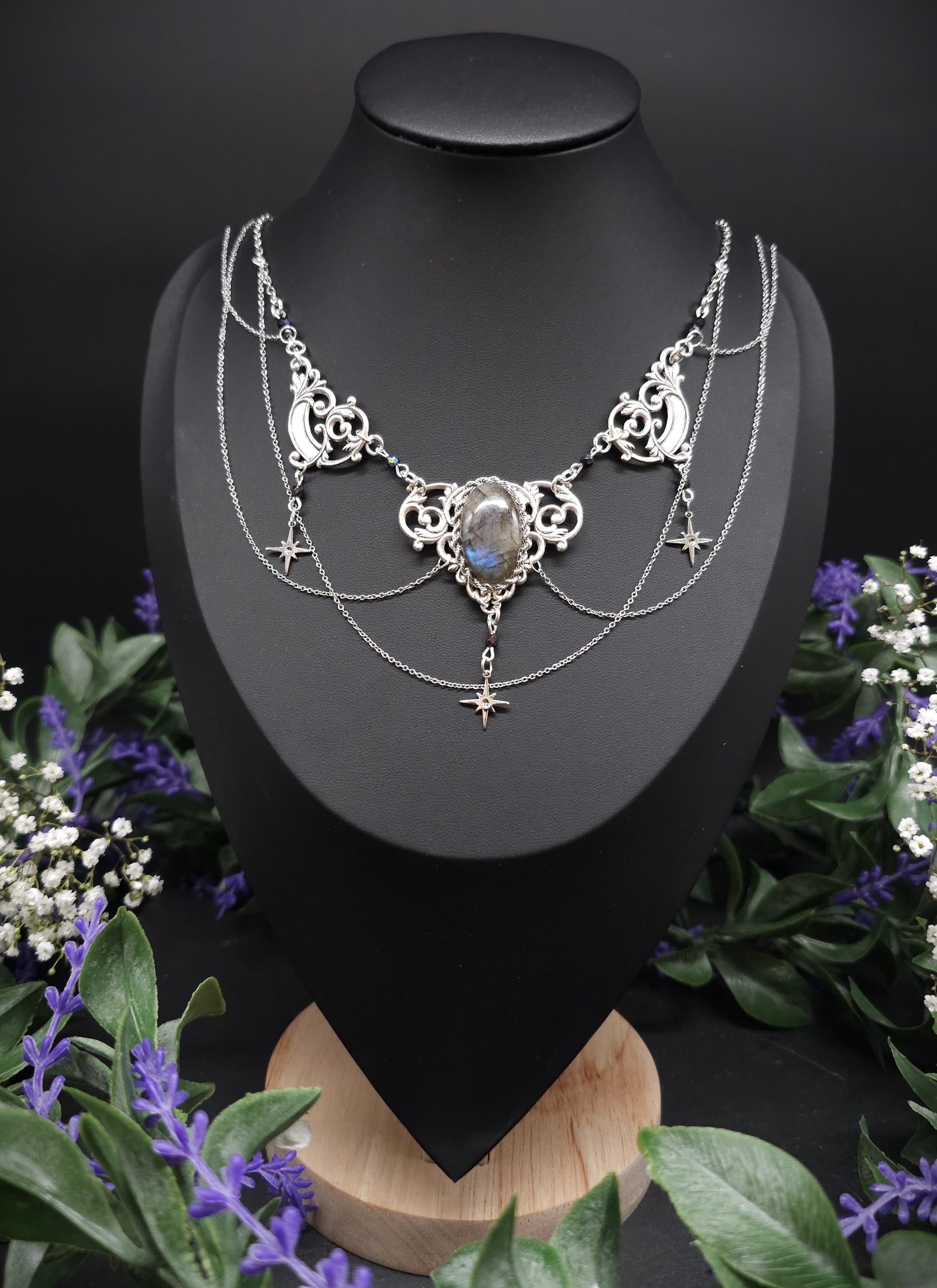 Art Nouveau Collier mit blauem Labradorit - Edelstahlsterne – Handgefertigte Halskette mit tschechischen Perlen – Größenverstell