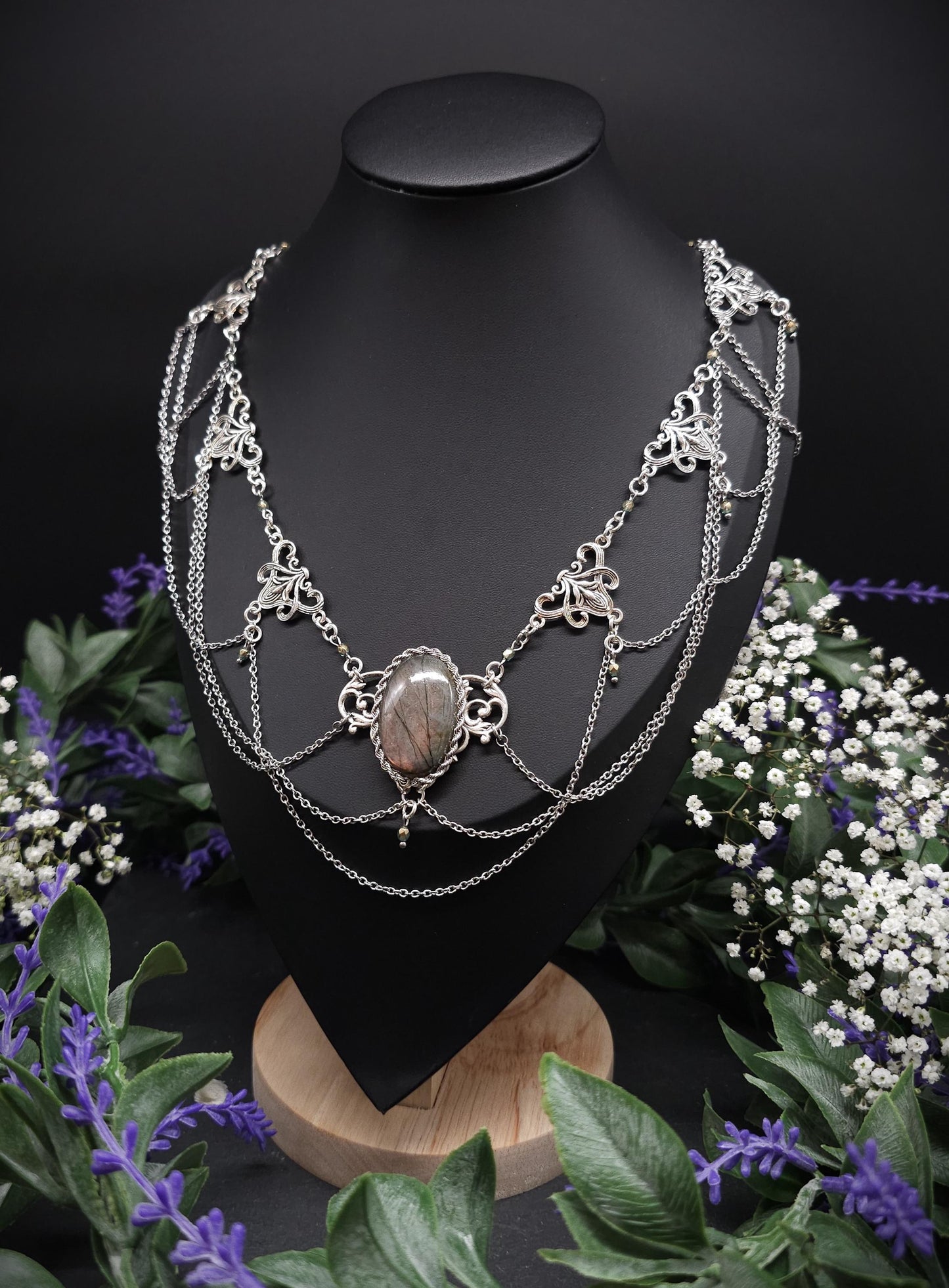 Art Nouveau Collier mit seltenem gold-lila Labradorit – Jugendstil Halskette mit Edelstahlketten – Größenverstellbarer Fantasyschmuck
