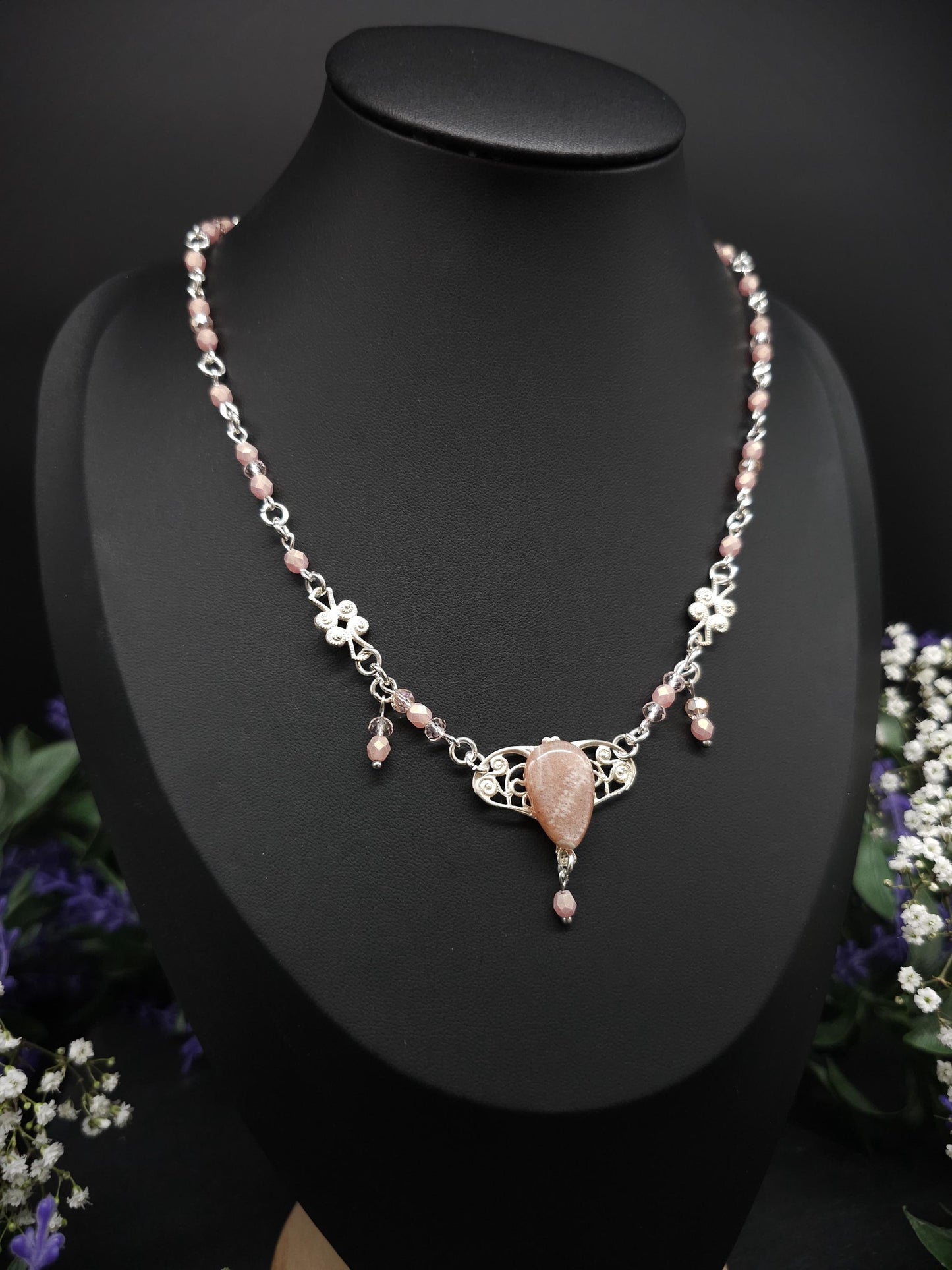 Pfirsichmondstein Collier mit rosa facettierten Perlen – Art Nouveau Halskette, Größenverstellbarer romantischer Braut- & Hochzeitsschmuck