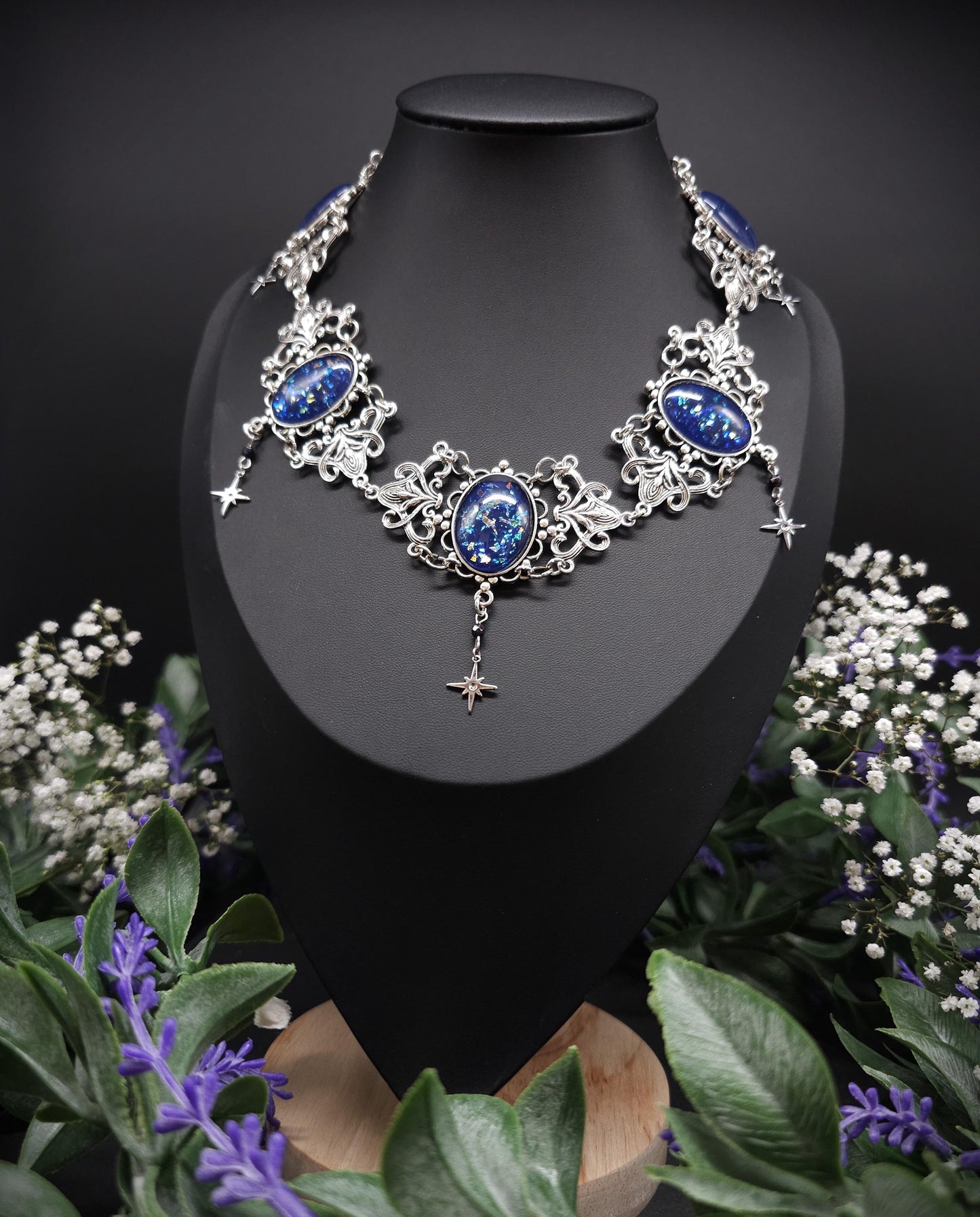 Art Nouveau Halskette- handbemalte blaue Glascabochons - Größenverstellbares Collier