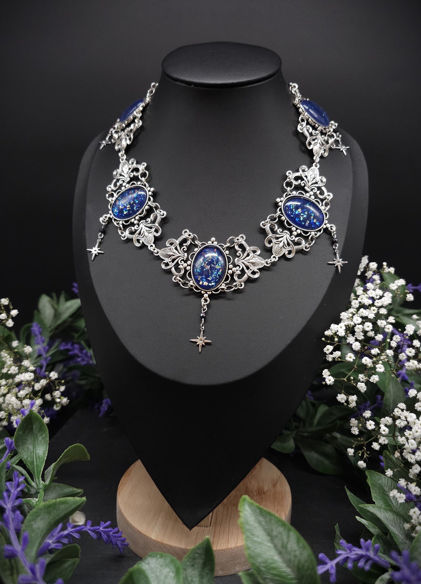 Art Nouveau Halskette- handbemalte blaue Glascabochons - Größenverstellbares Collier